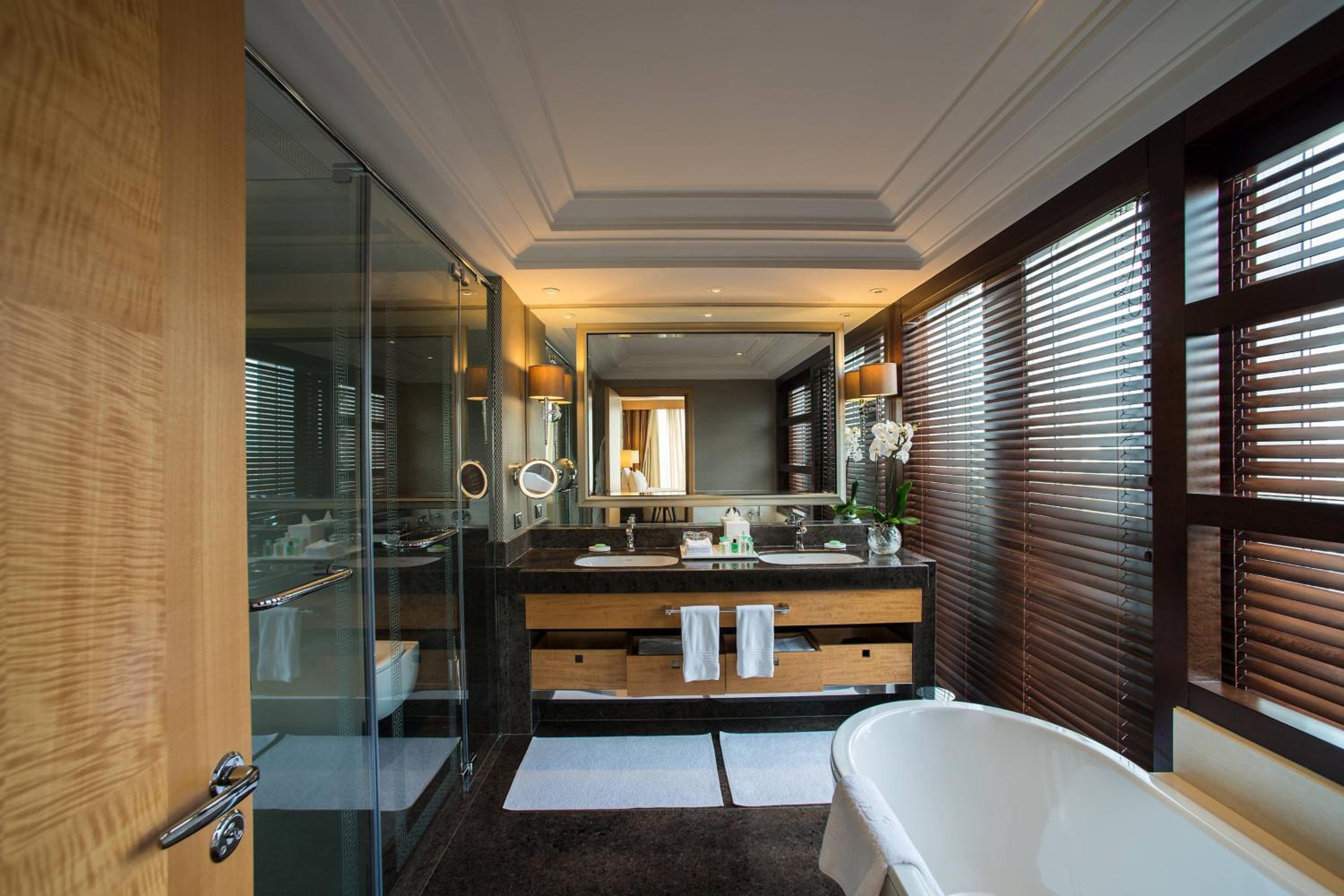 Executive Double Room with Executive Lounge Access - Photo 7