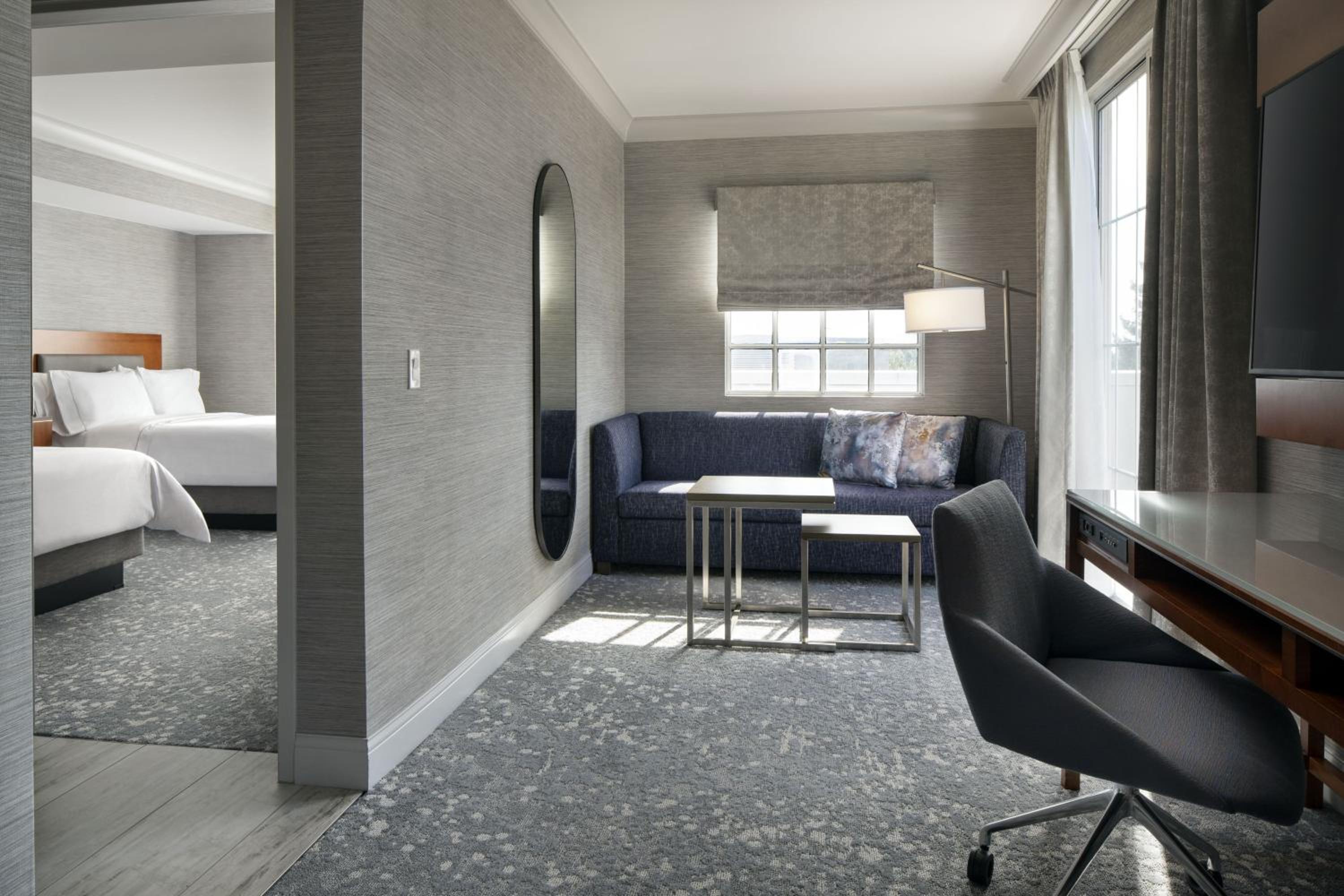 Suite, 2 Double, Sofa bed, Corner room, Top floor, Balcony - Photo 2