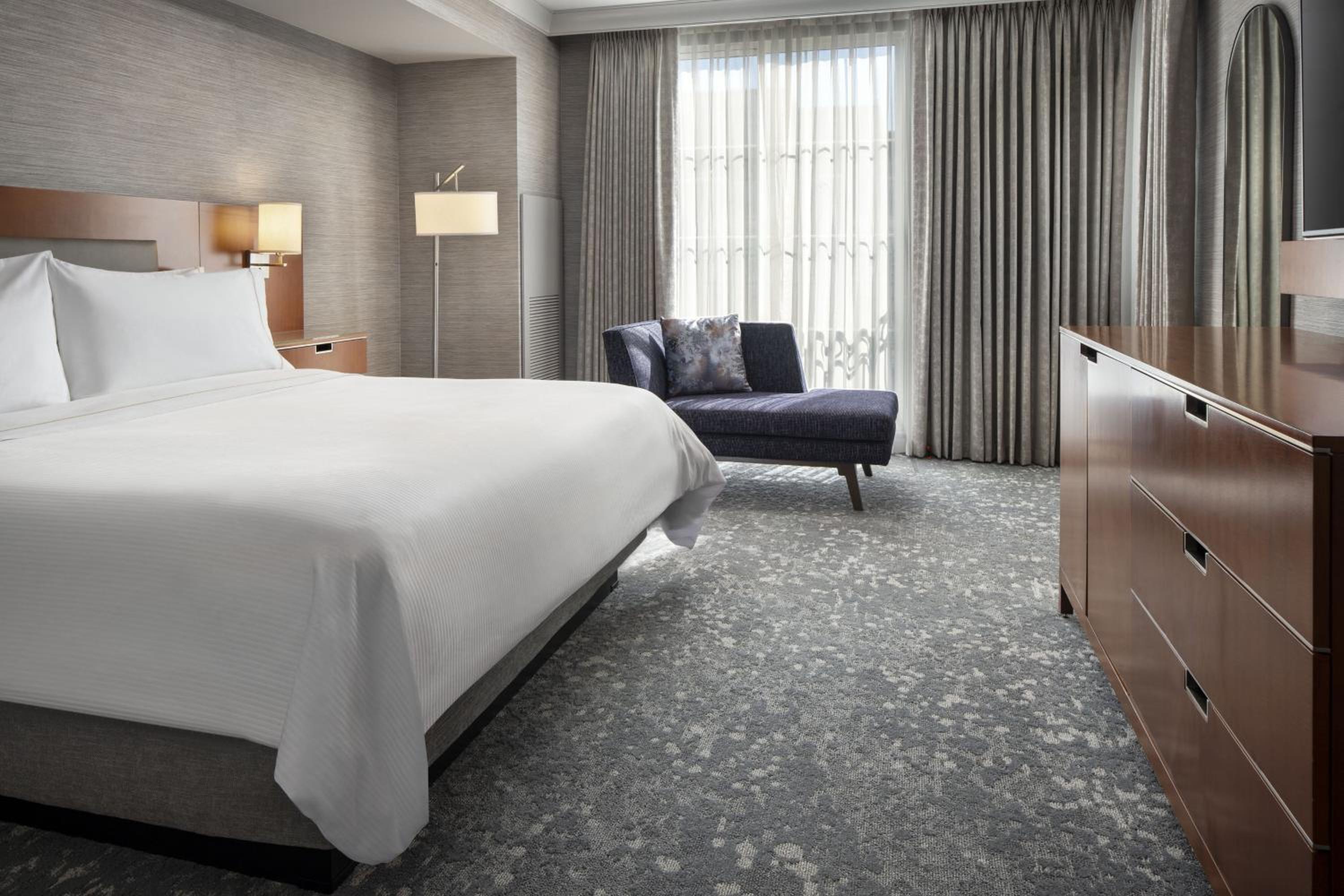 Suite, 1 King, Courtyard view, Top floor, Balcony (Mobility Accessible w/ Tub) - Photo 3