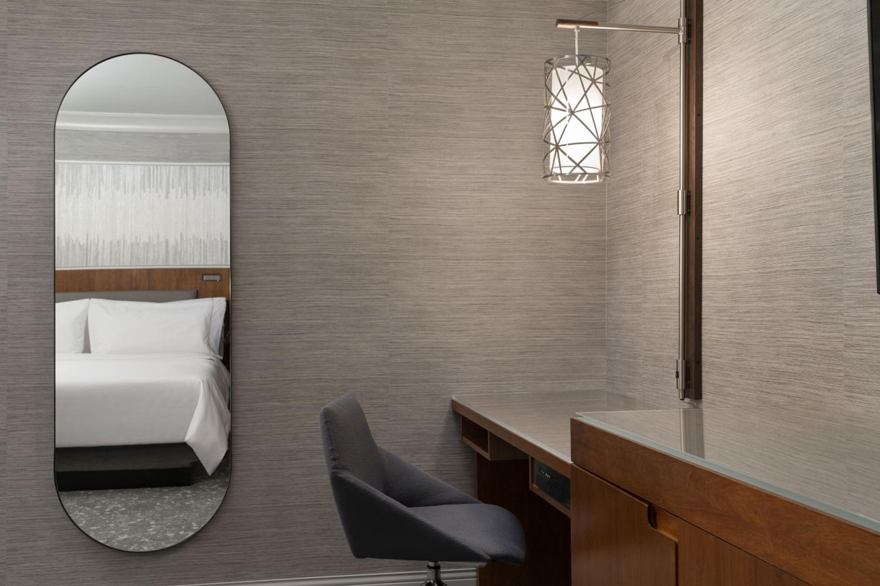 Guest Room, 1 King - Photo 2