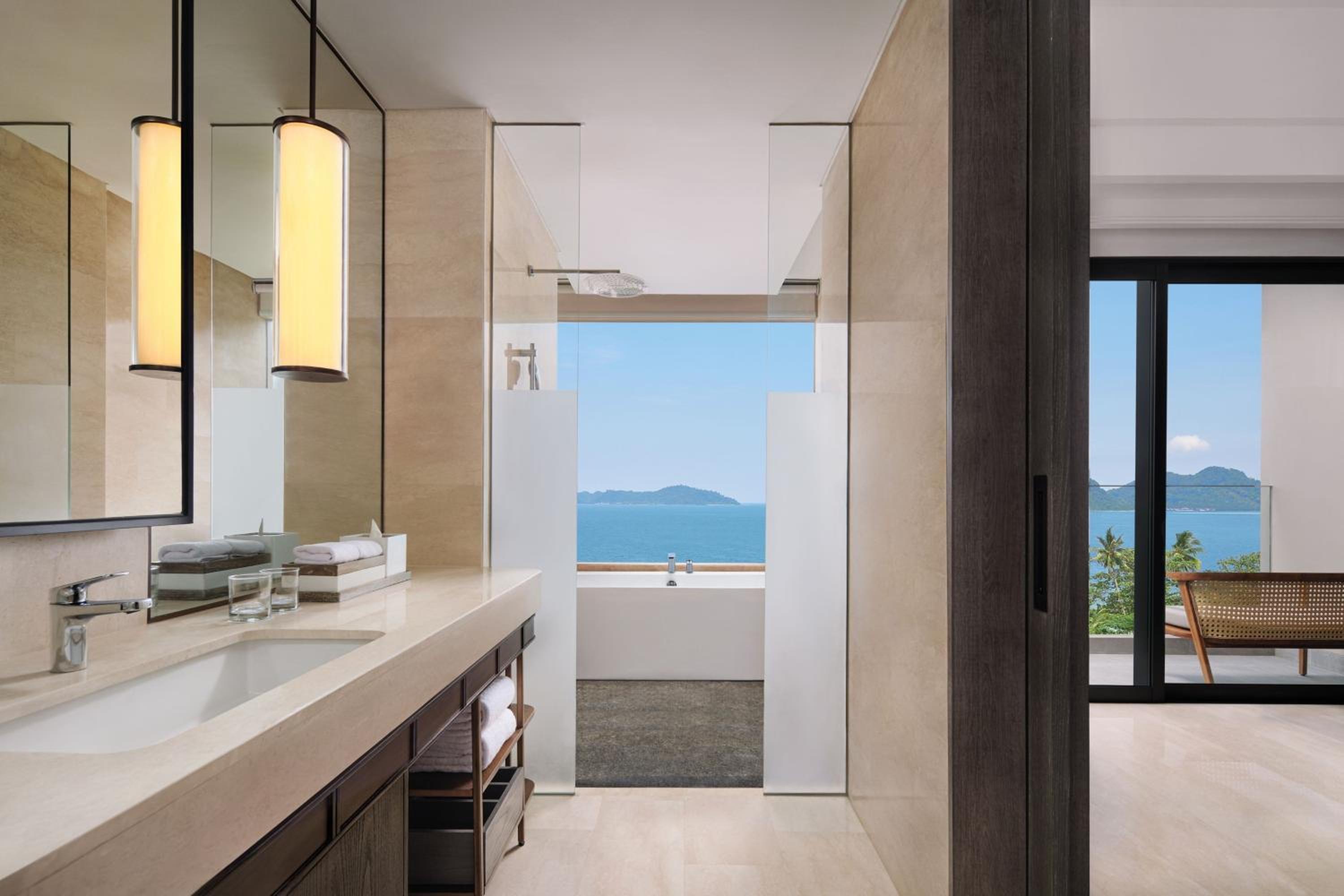 Premium Double Room with Two Double Beds and Ocean View - Photo 3