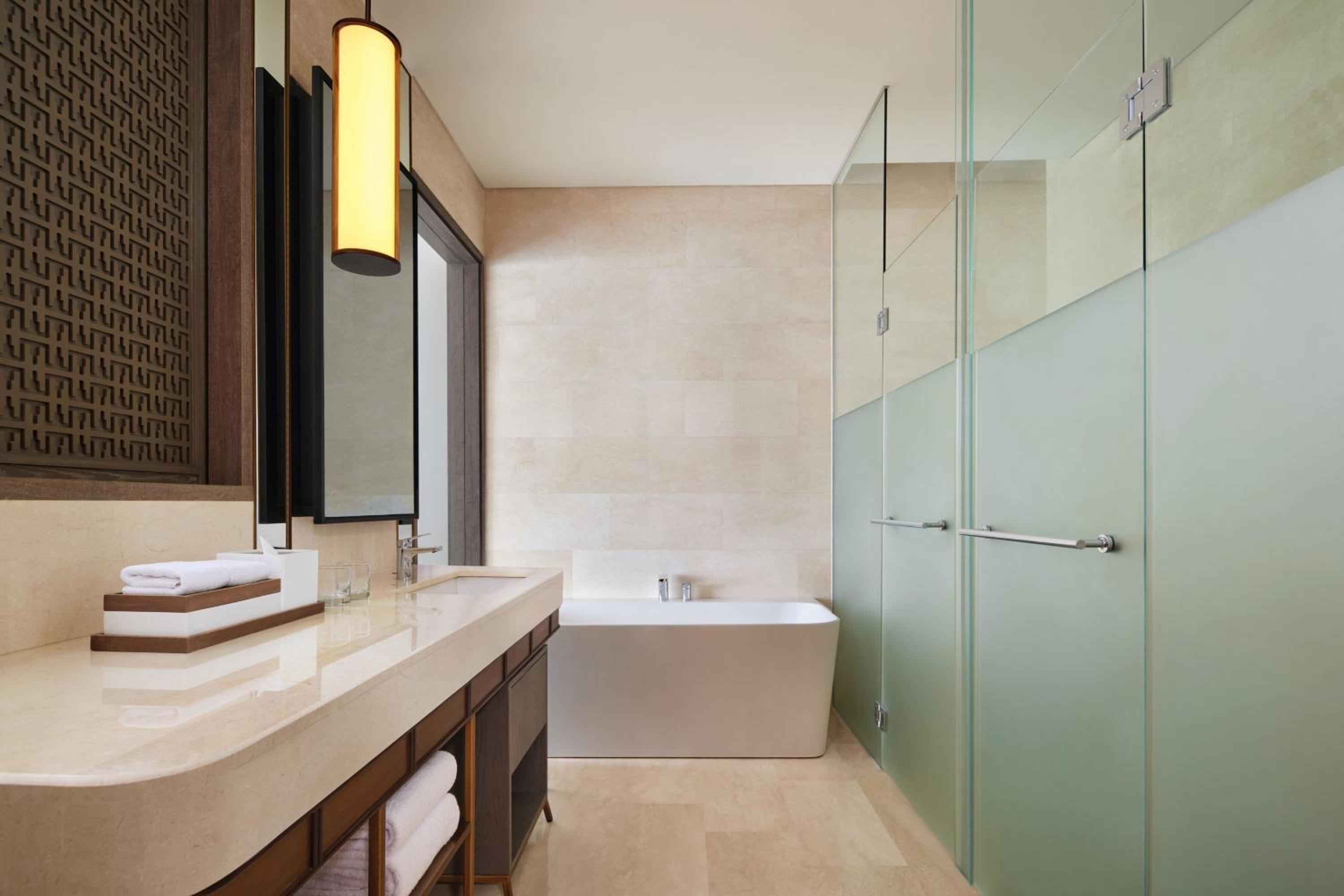 Premium King Room with Tub and Ocean View  - Photo 3