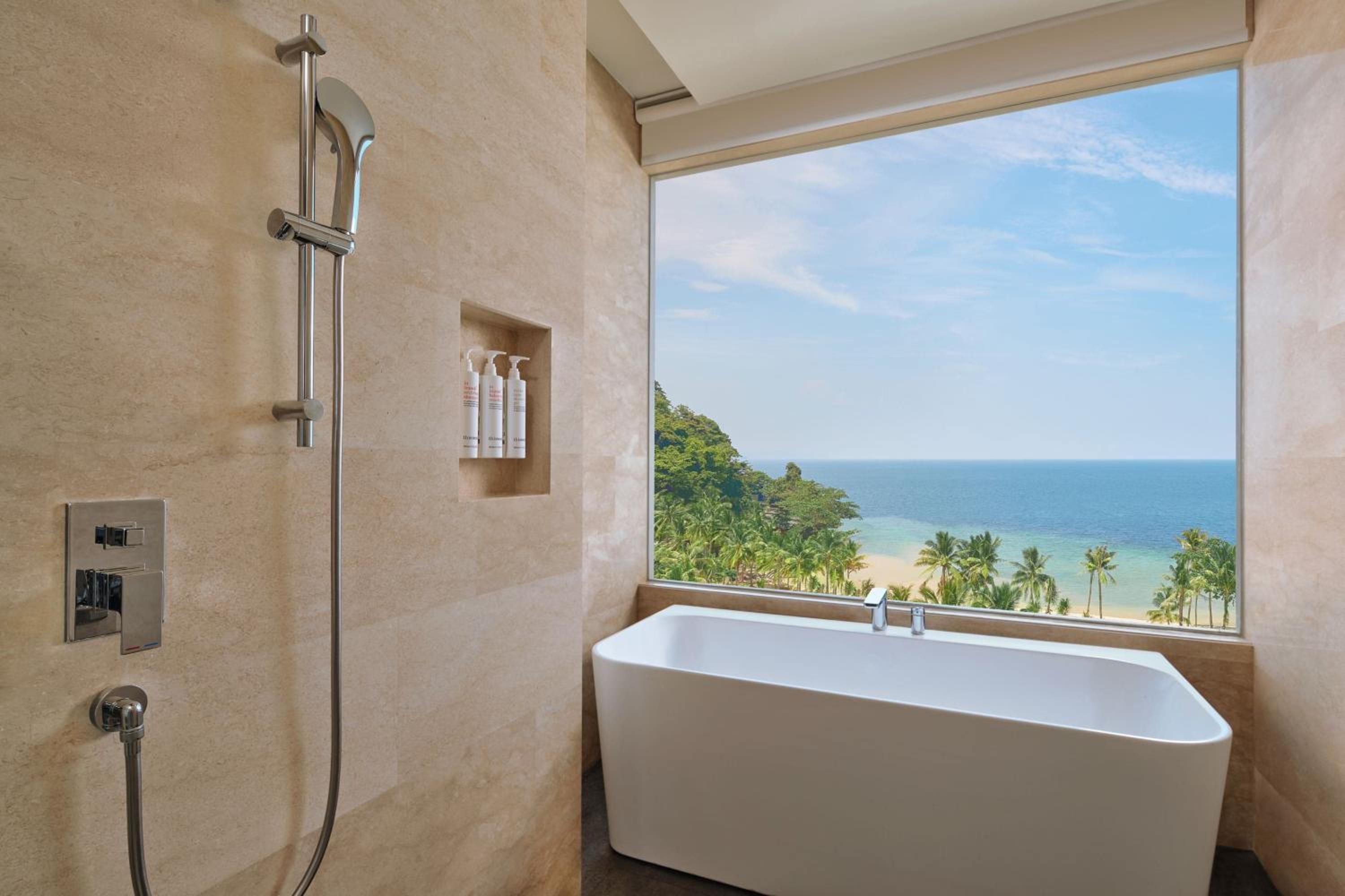 Premium Double Room with Two Double Beds and Ocean View - Photo 2