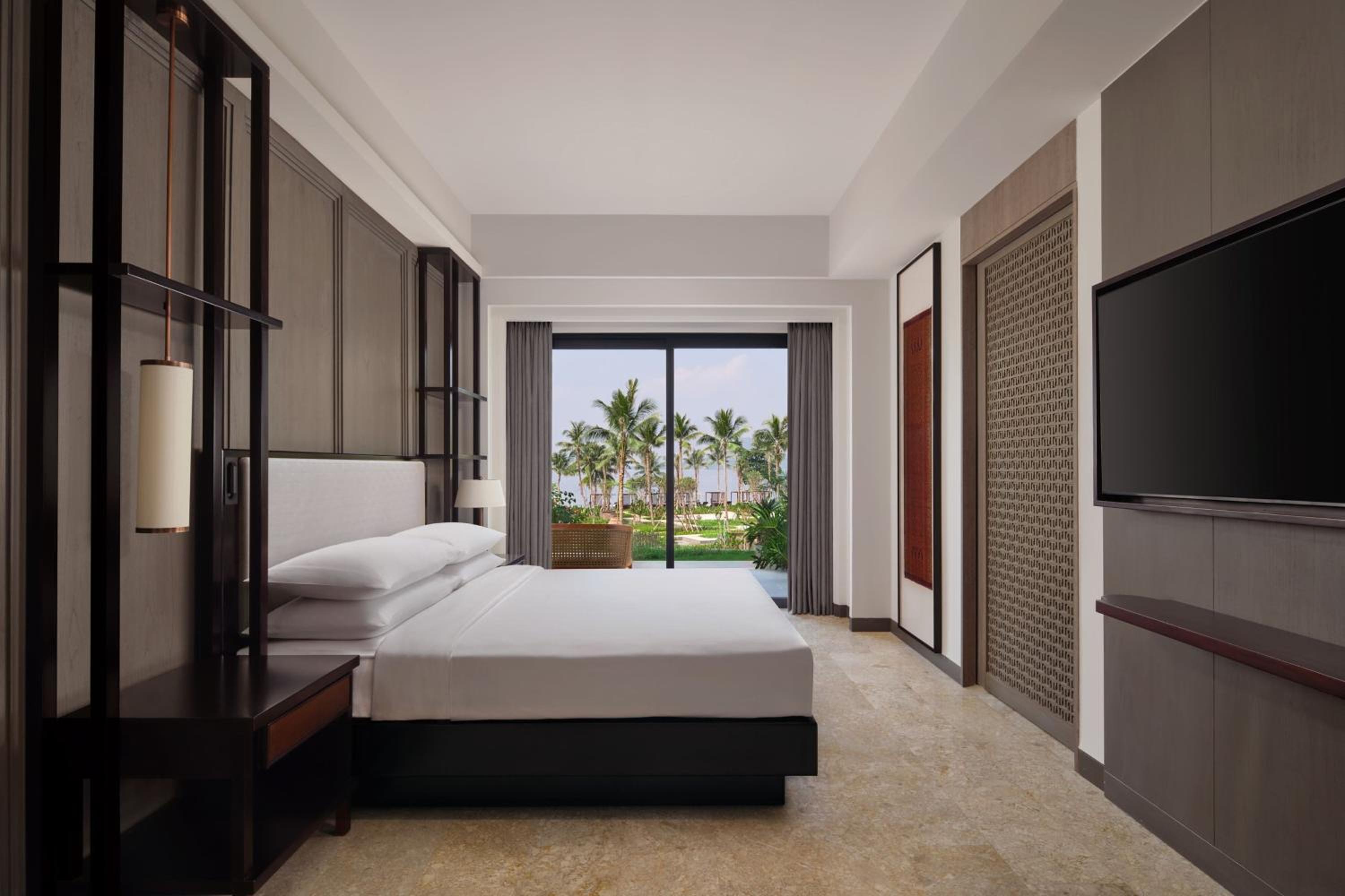 Premium King Spa Room with Tub and Ocean Facing View  - Photo 4