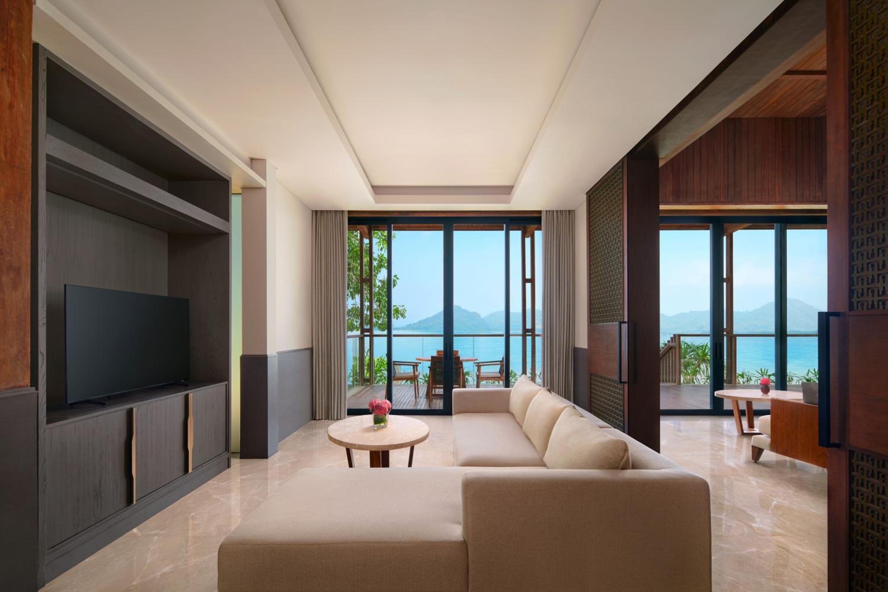 One-Bedroom Villa with King Bed and Beachfront - Ocean View - Photo 1