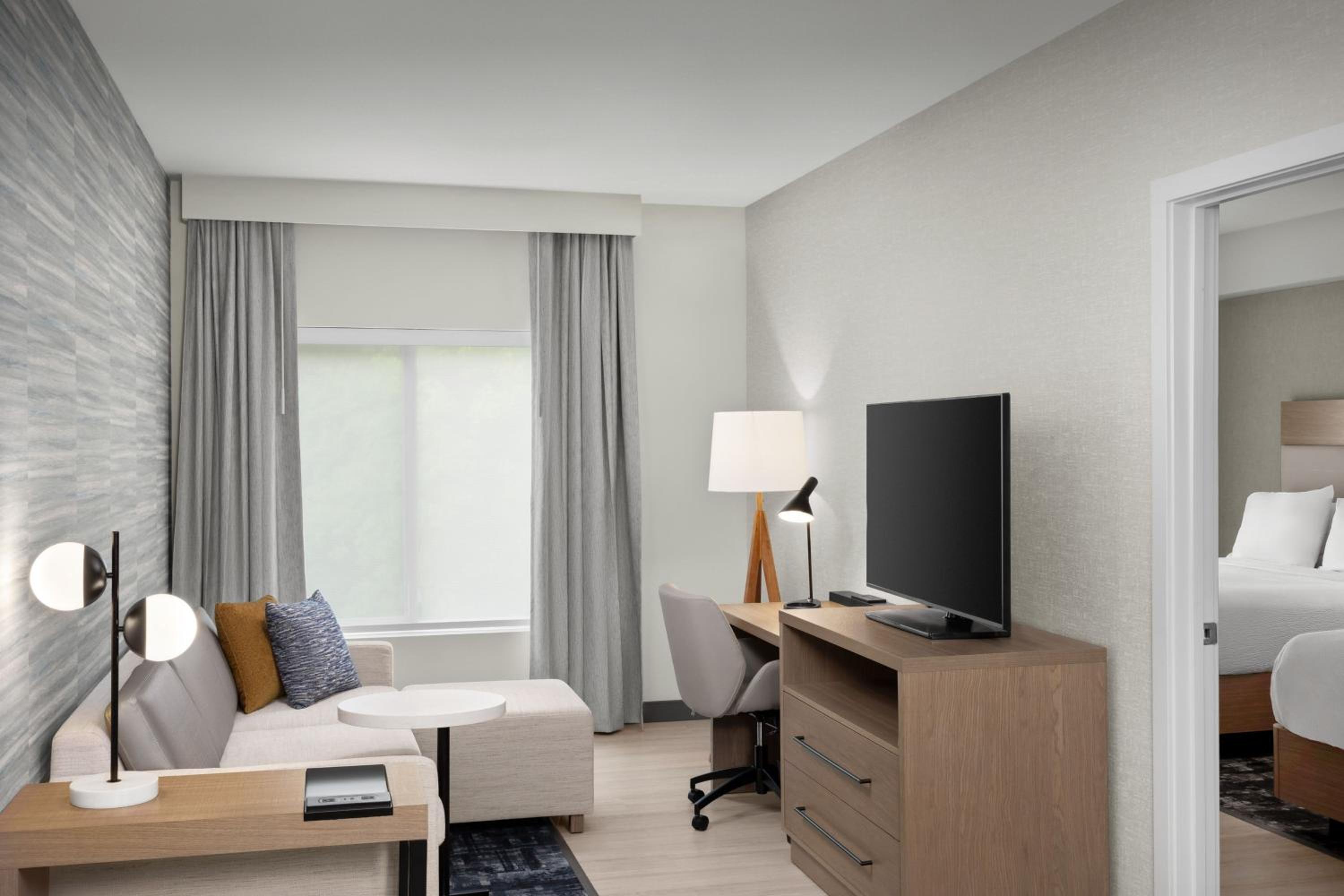 One-Bedroom Suite with Two Queen Beds and Sofa Bed photo 1
