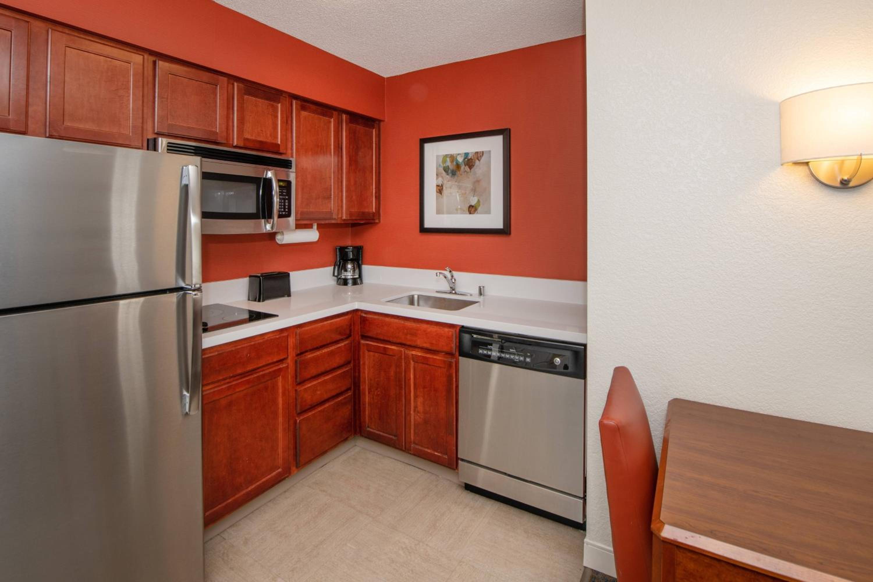 One-Bedroom Queen Suite with Sofa Bed - Photo 2