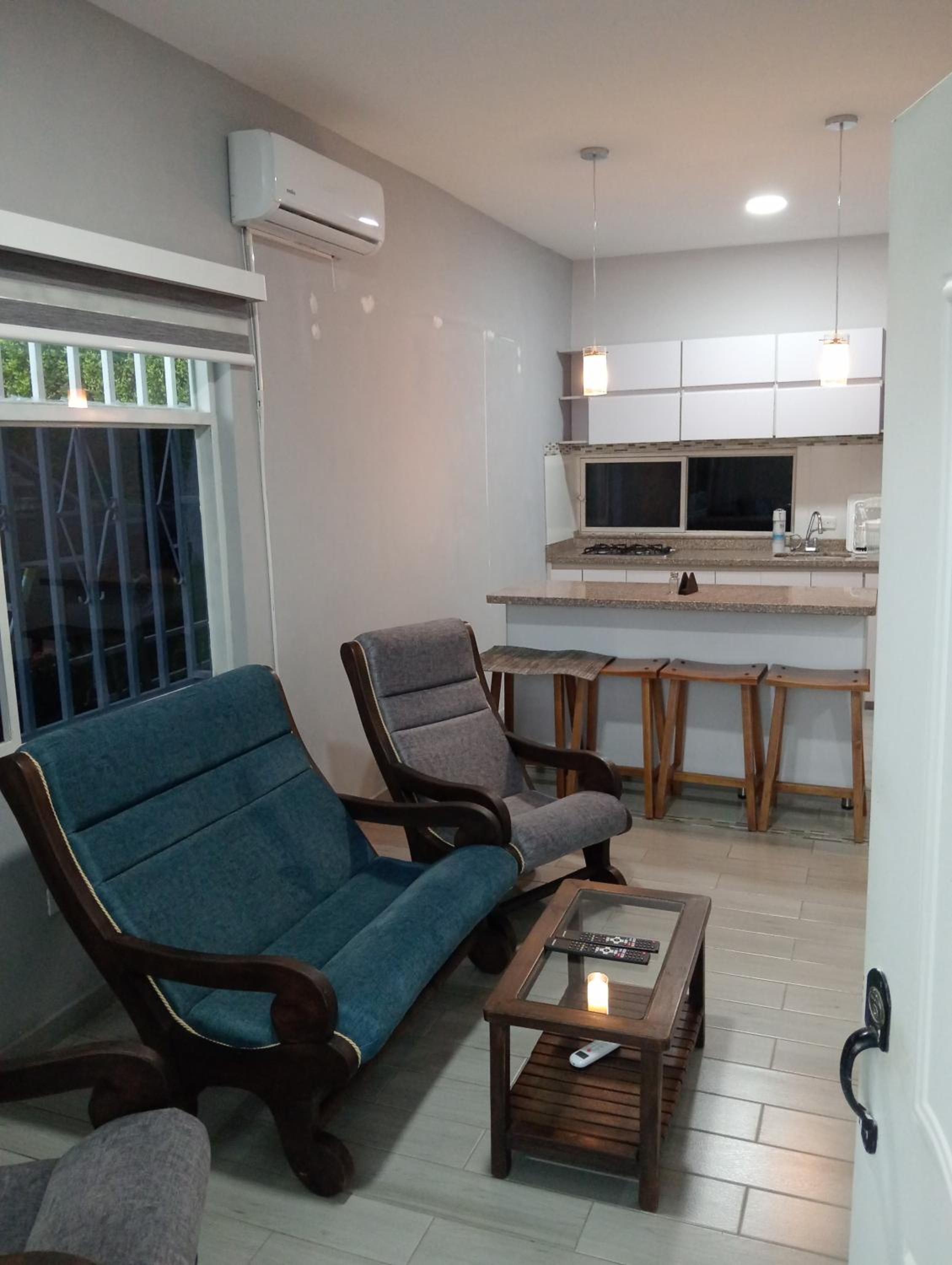 Five-Bedroom House photo 1