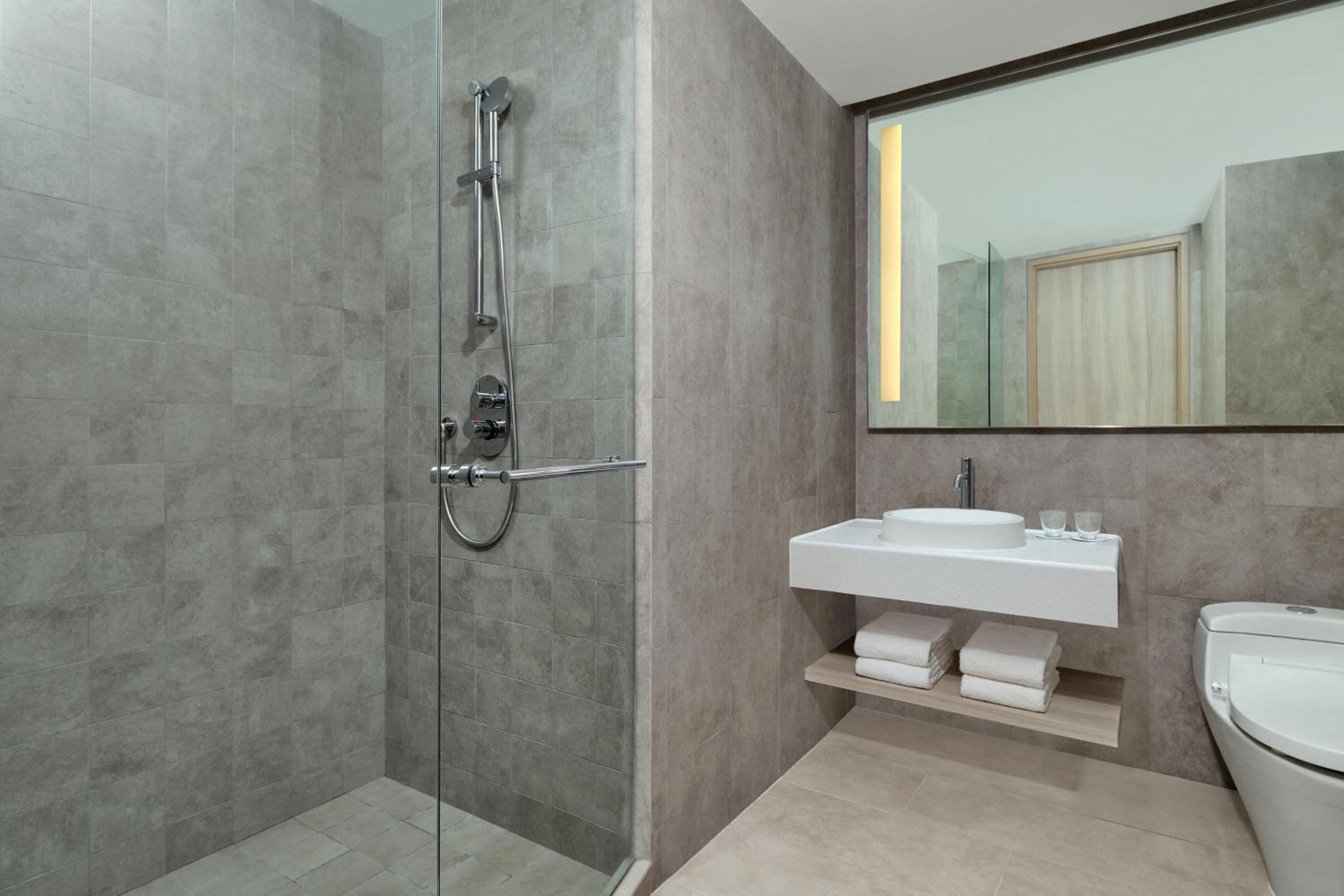 Premium Deluxe, Guest room, 1 King - Photo 5
