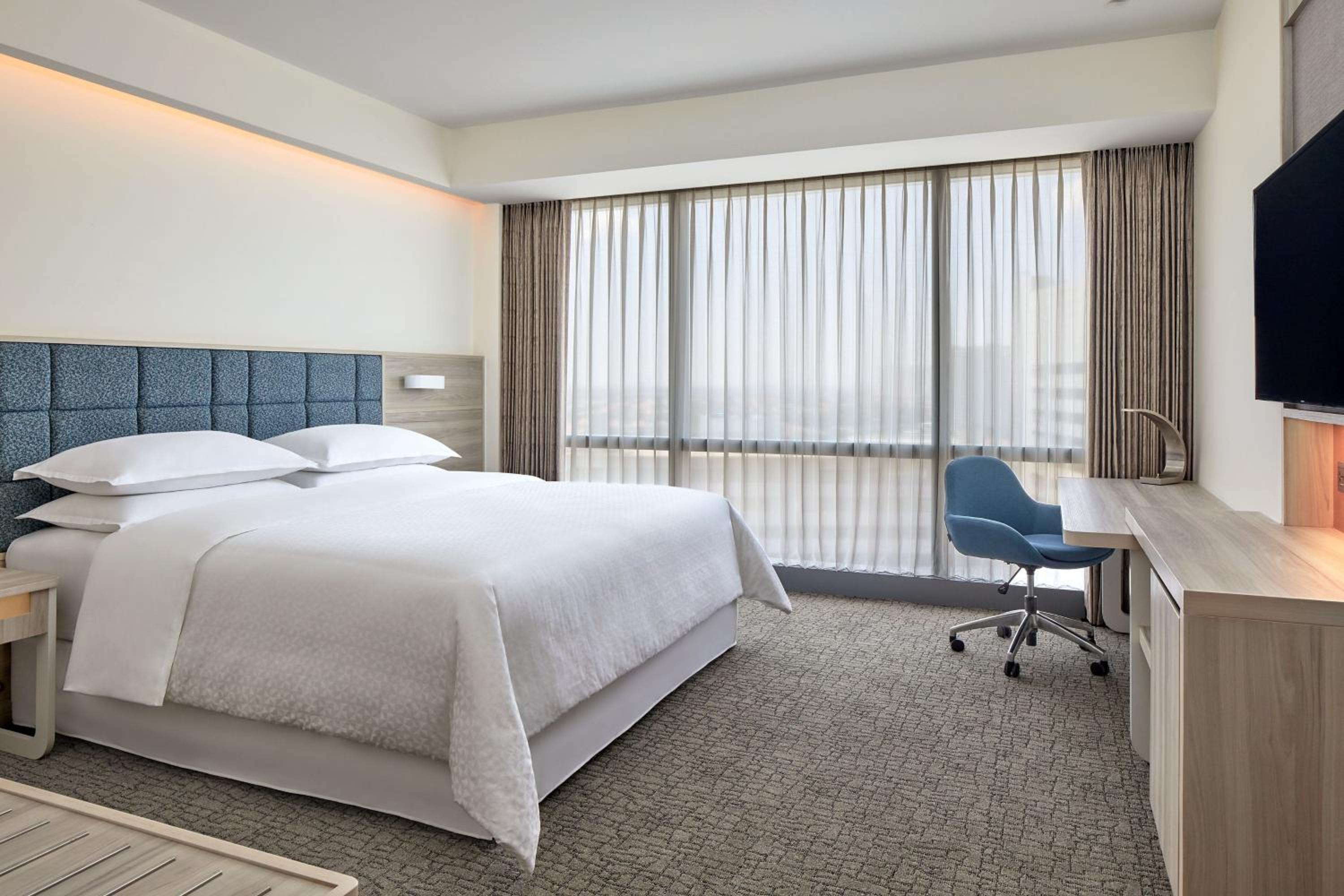Premium Deluxe, Guest room, 1 King - Photo 6