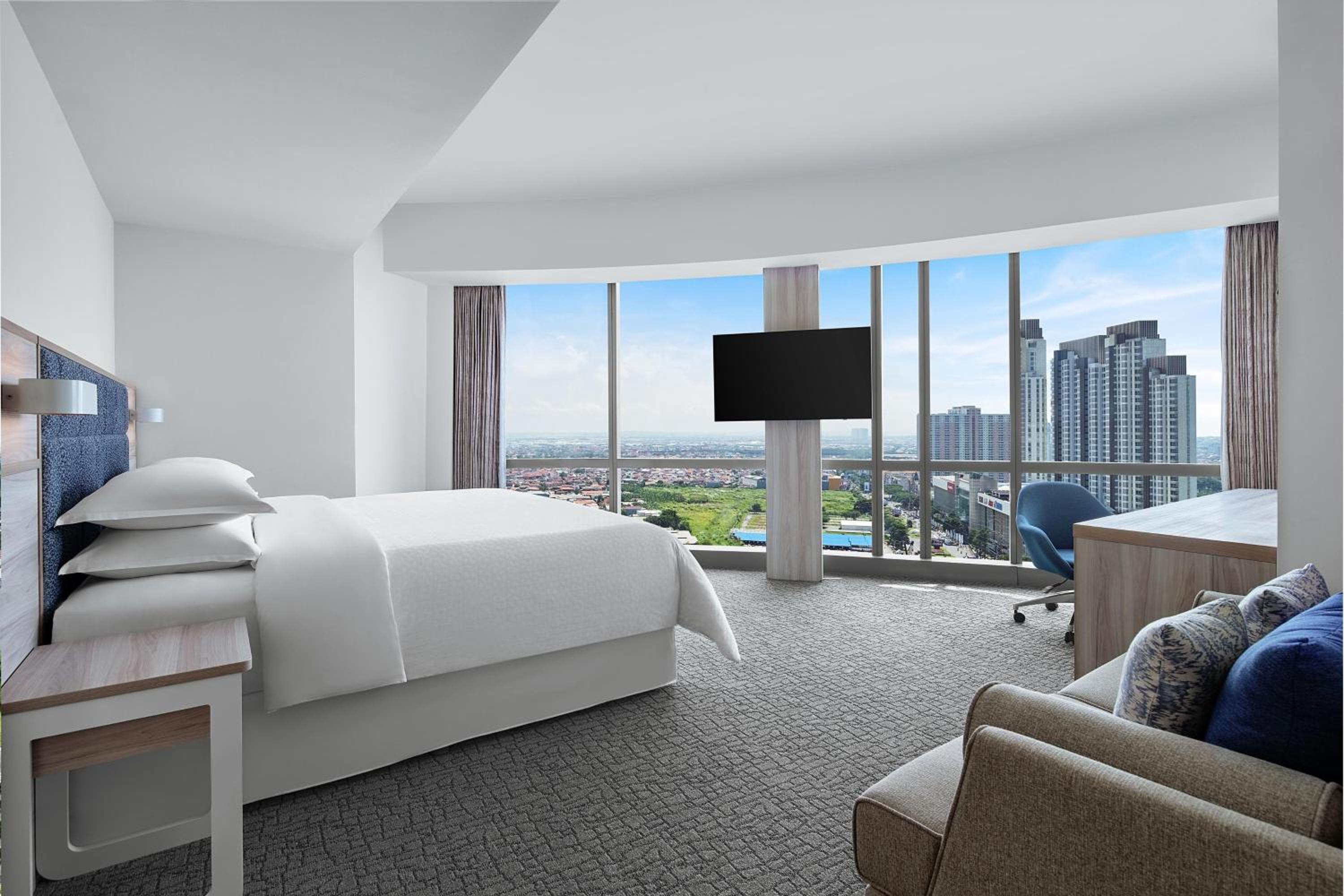Junior Suite, 1 King - Photo 7