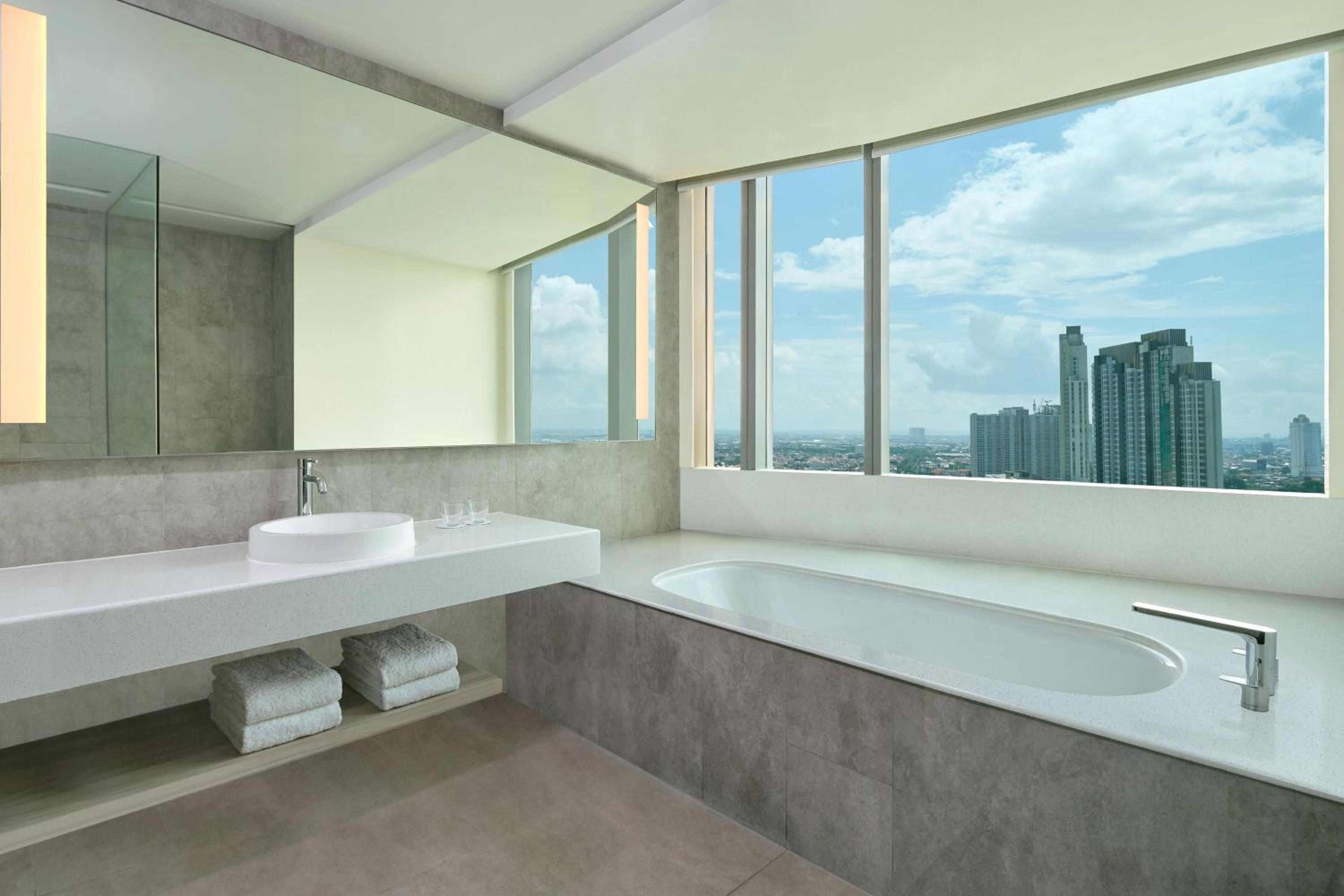 Junior Suite, 1 King - Photo 6