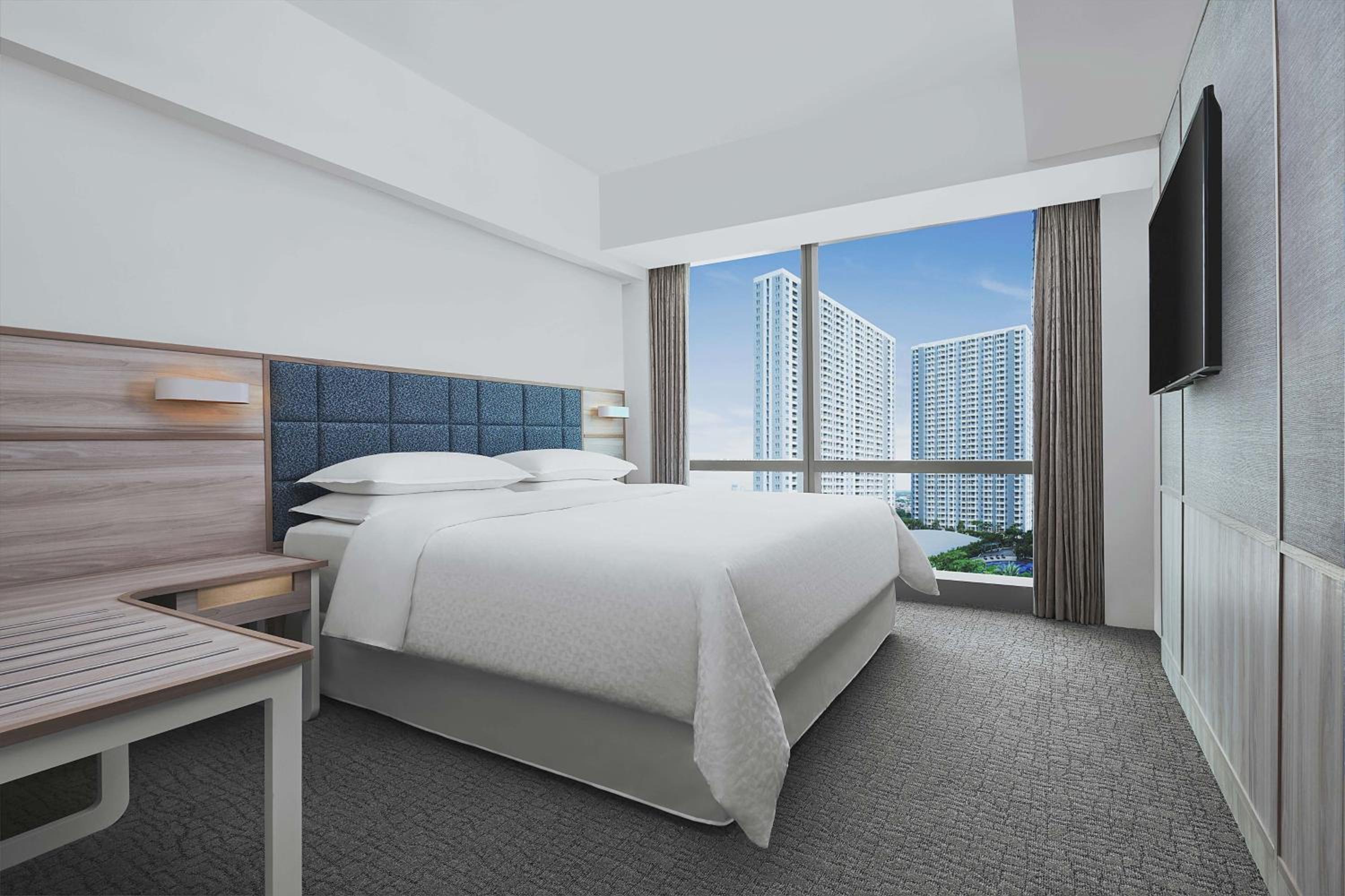Junior Suite, 1 King - Photo 1