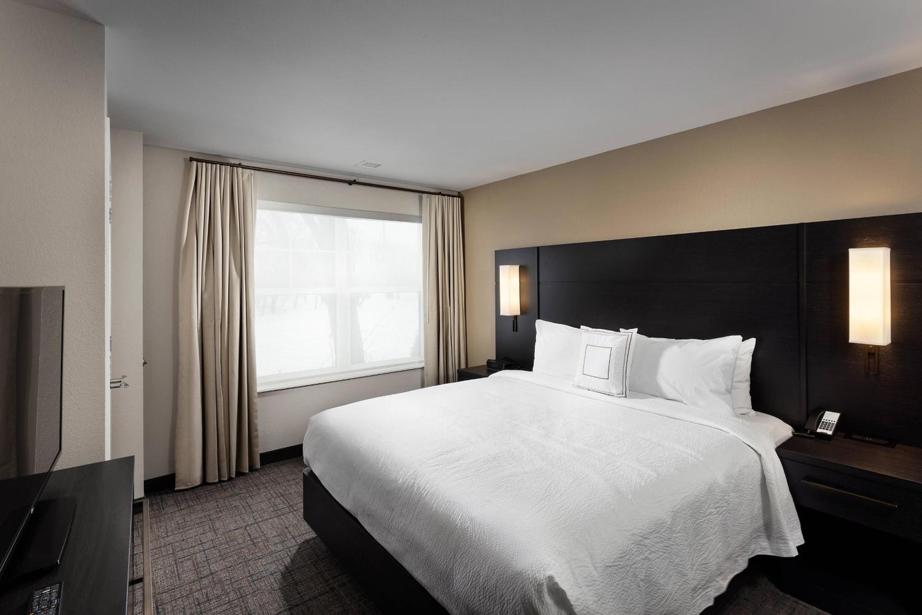 1 Bedroom Suite, 1 King, Sofa bed, Golf view photo 1