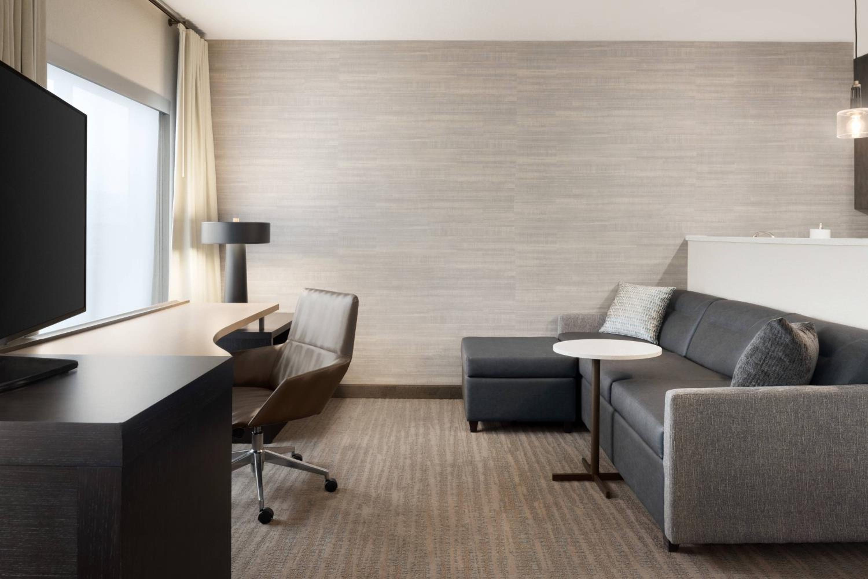 King Studio with Sofa Bed and City View - Hearing Accessible