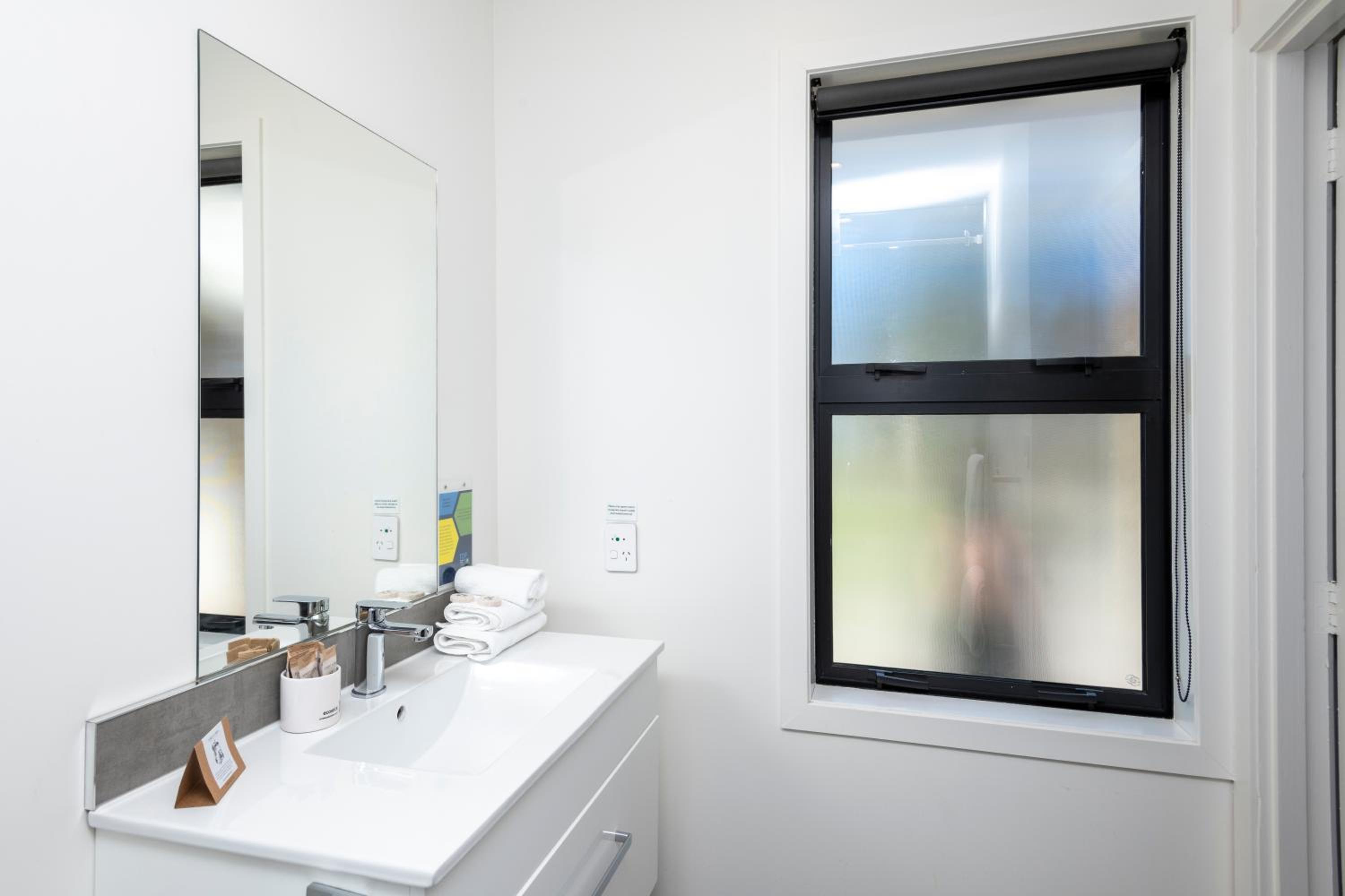 Self Contained Unit photo 3