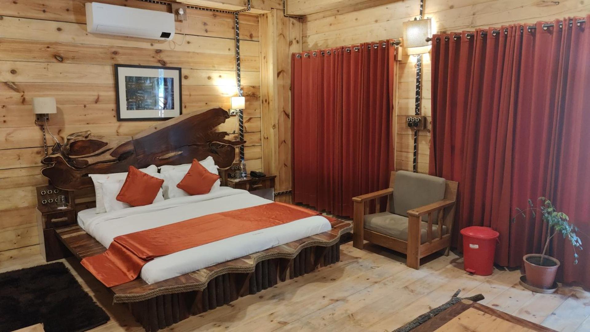 Deluxe Double Room With Balcony photo 1