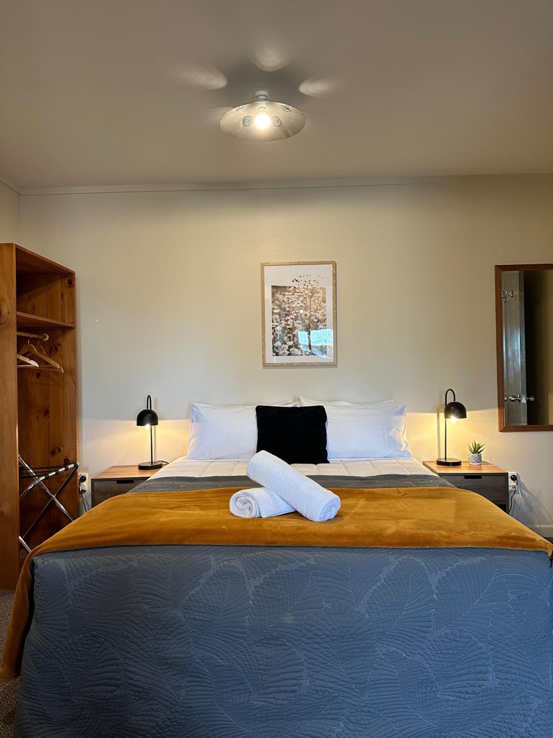Studio with Private Bathroom - Photo 1