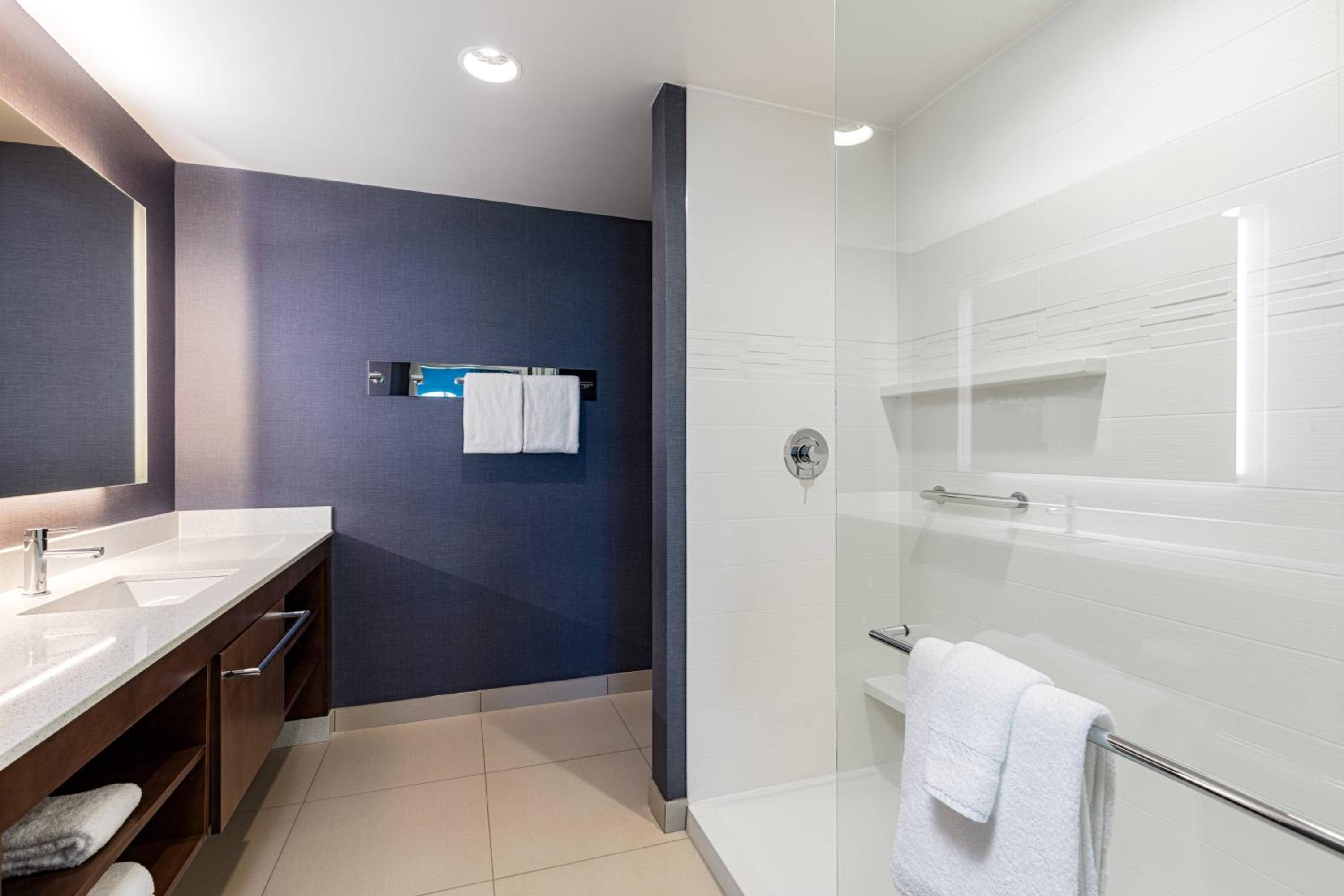 2 Bedroom Suite - Photo 5