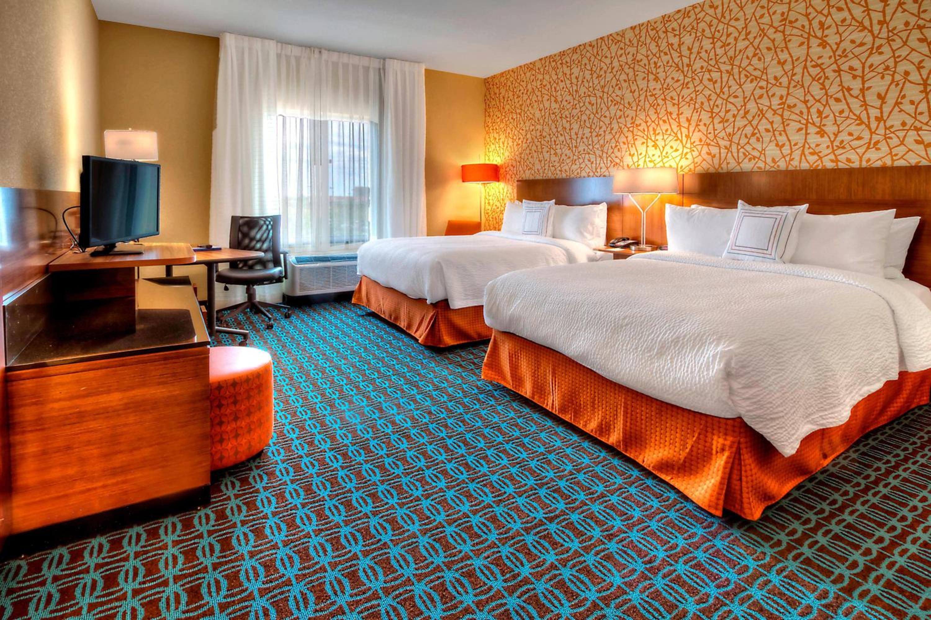 Queen Room with Two Queen Beds photo 1