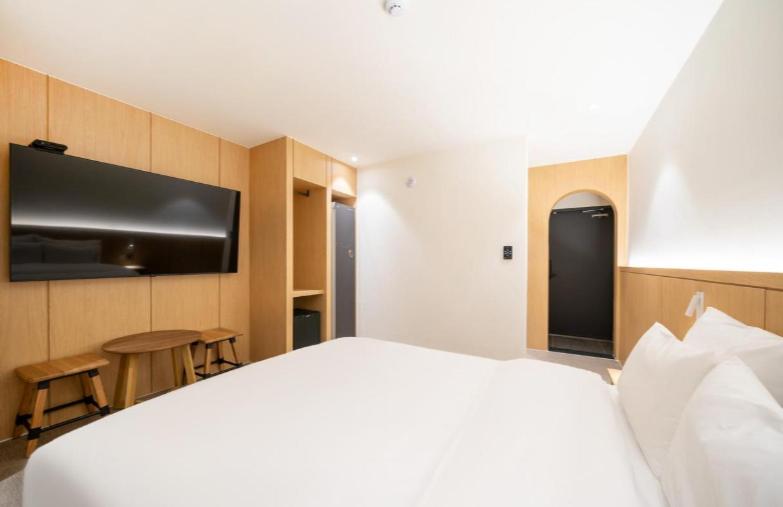 Premium Room - Photo 6