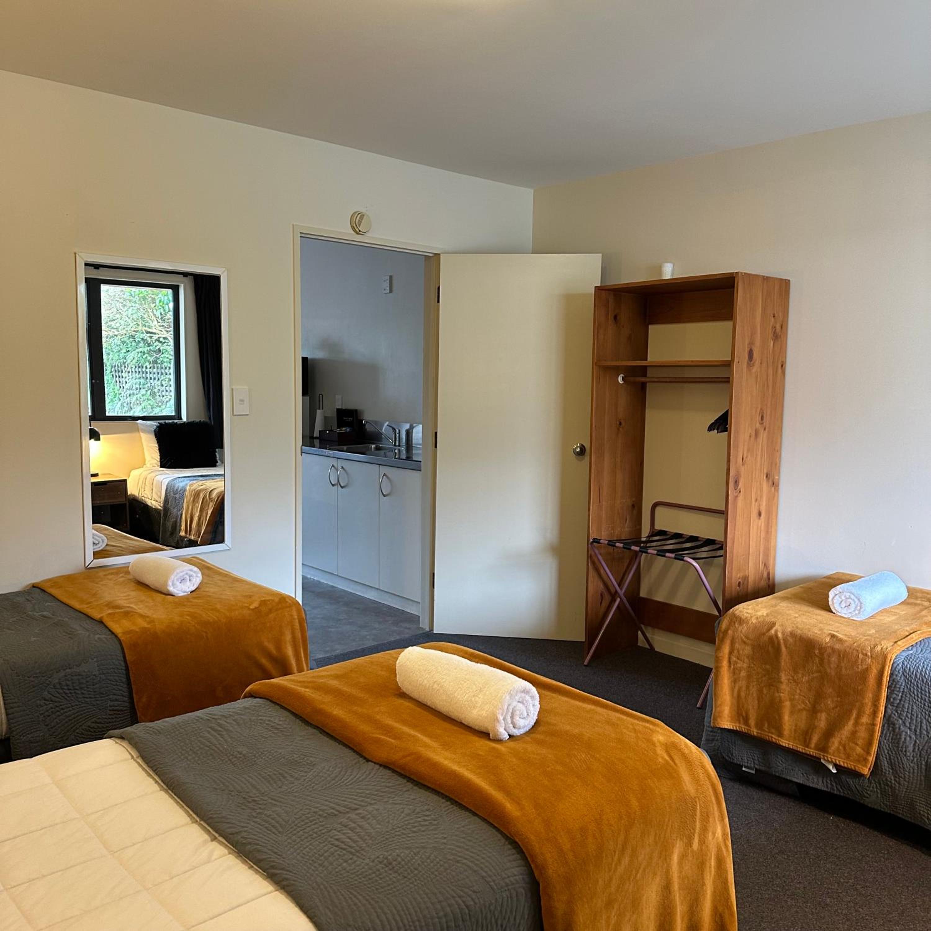 One-Bedroom Apartment with Private Bathroom  - Photo 4