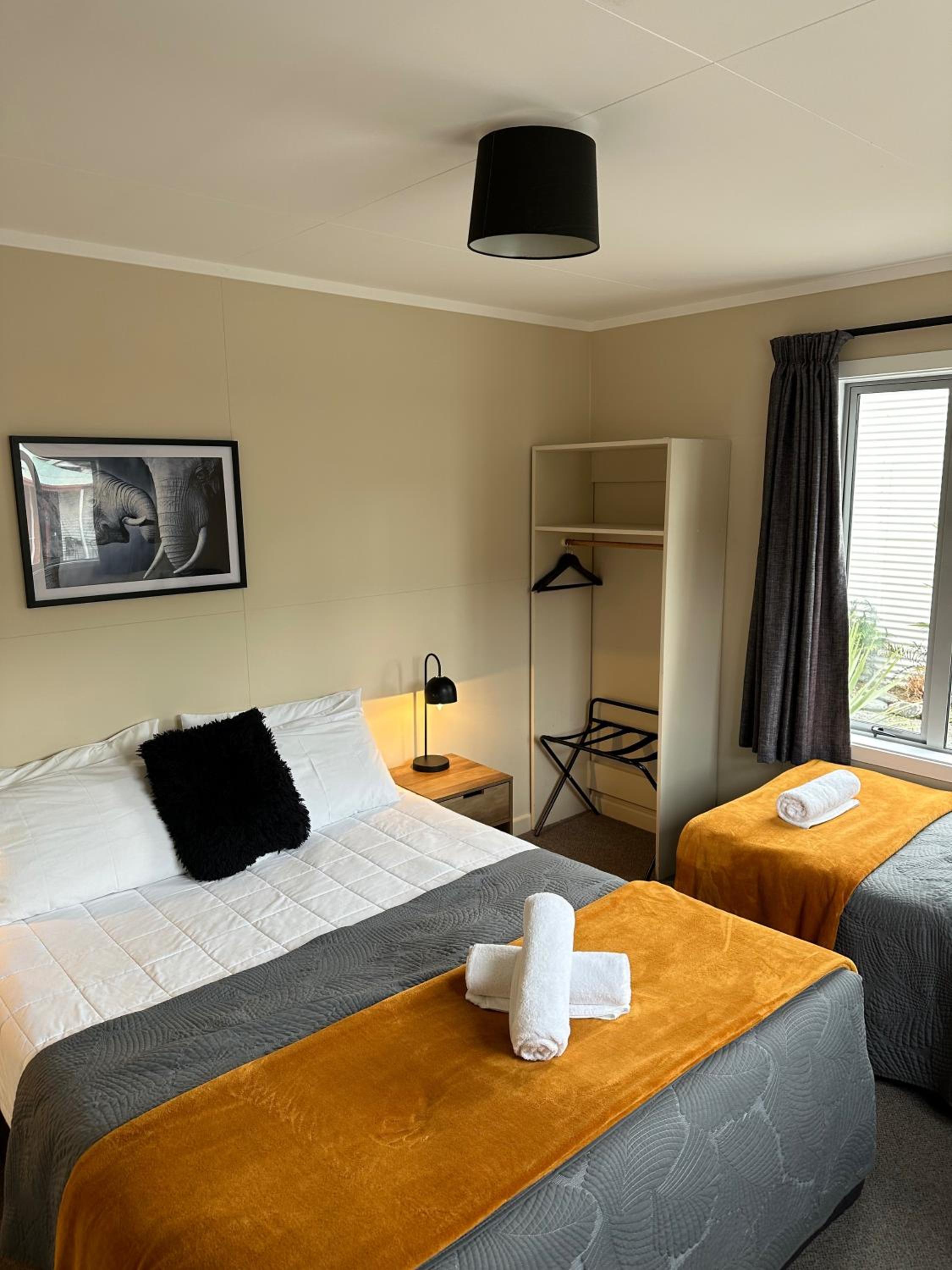 Three-Bedroom Cottage with Private Bathroom - Photo 1