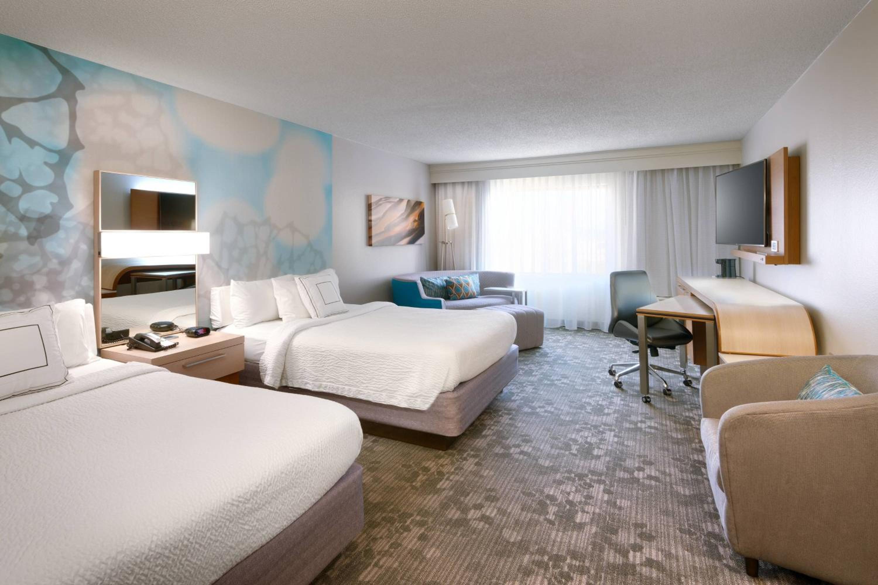 Queen Room with Two Queen Beds photo 1