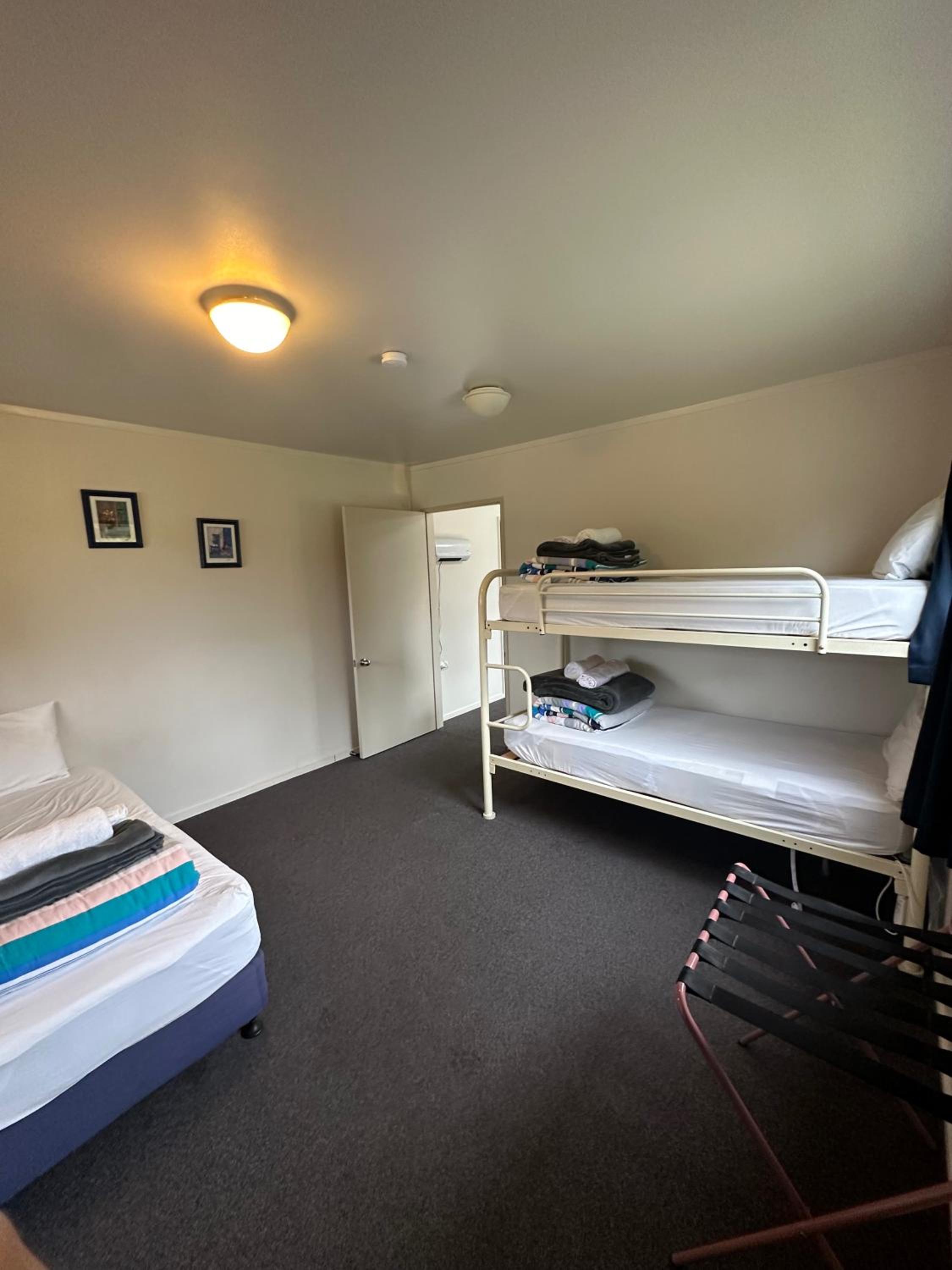 Quadruple Room with Private Bathroom - Lodge - Photo 4