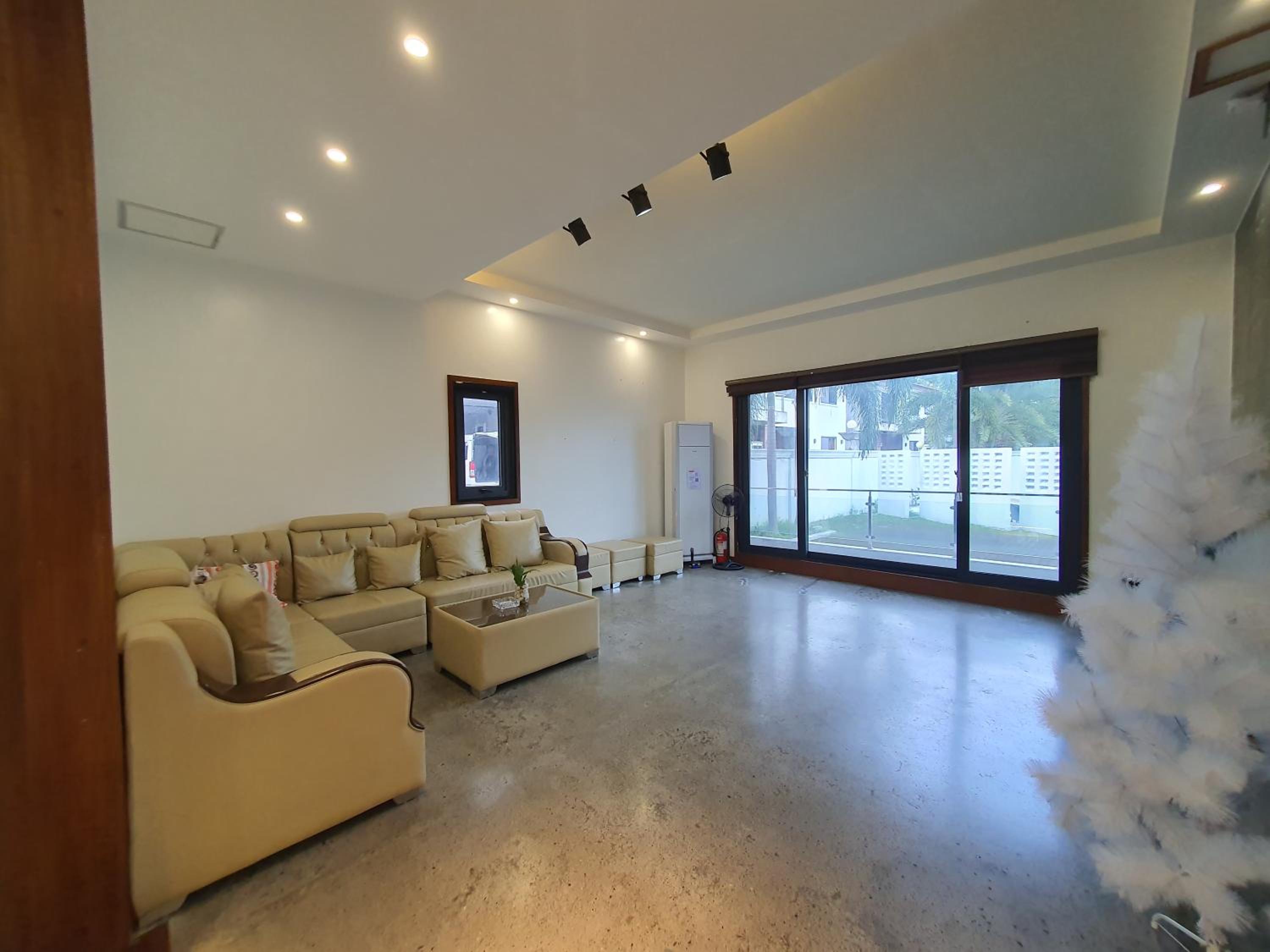 Villa photo 2