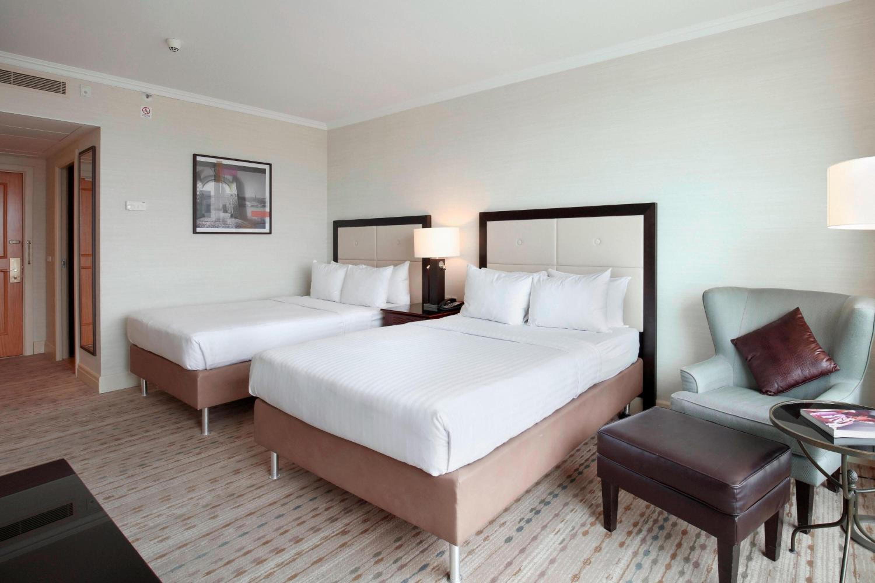 Deluxe Guest room, 2 Double, City view - Photo 1