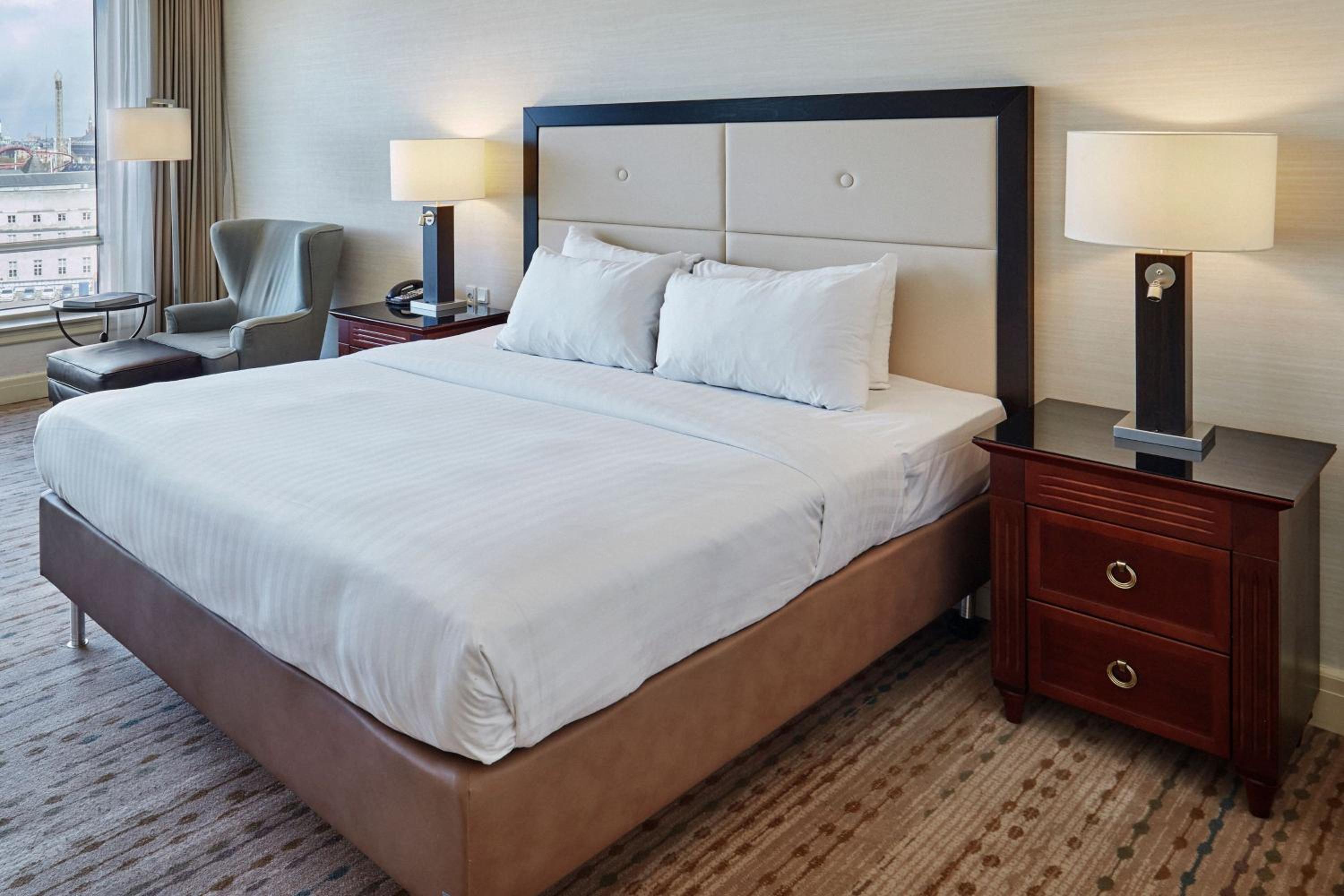 Deluxe Guest Room, 1 King, City View - Photo 5
