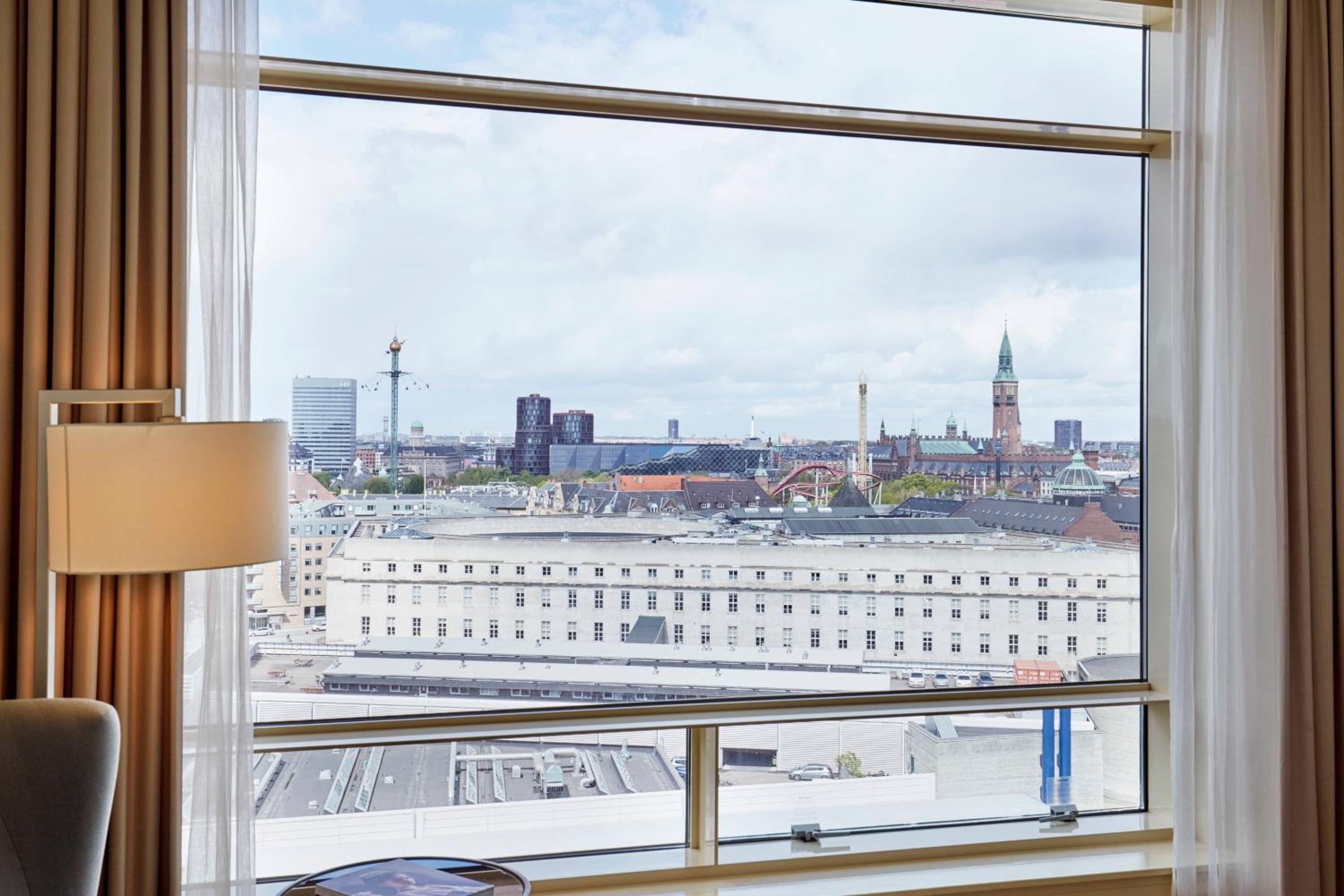 Deluxe Guest Room, 1 King, City View - Photo 3
