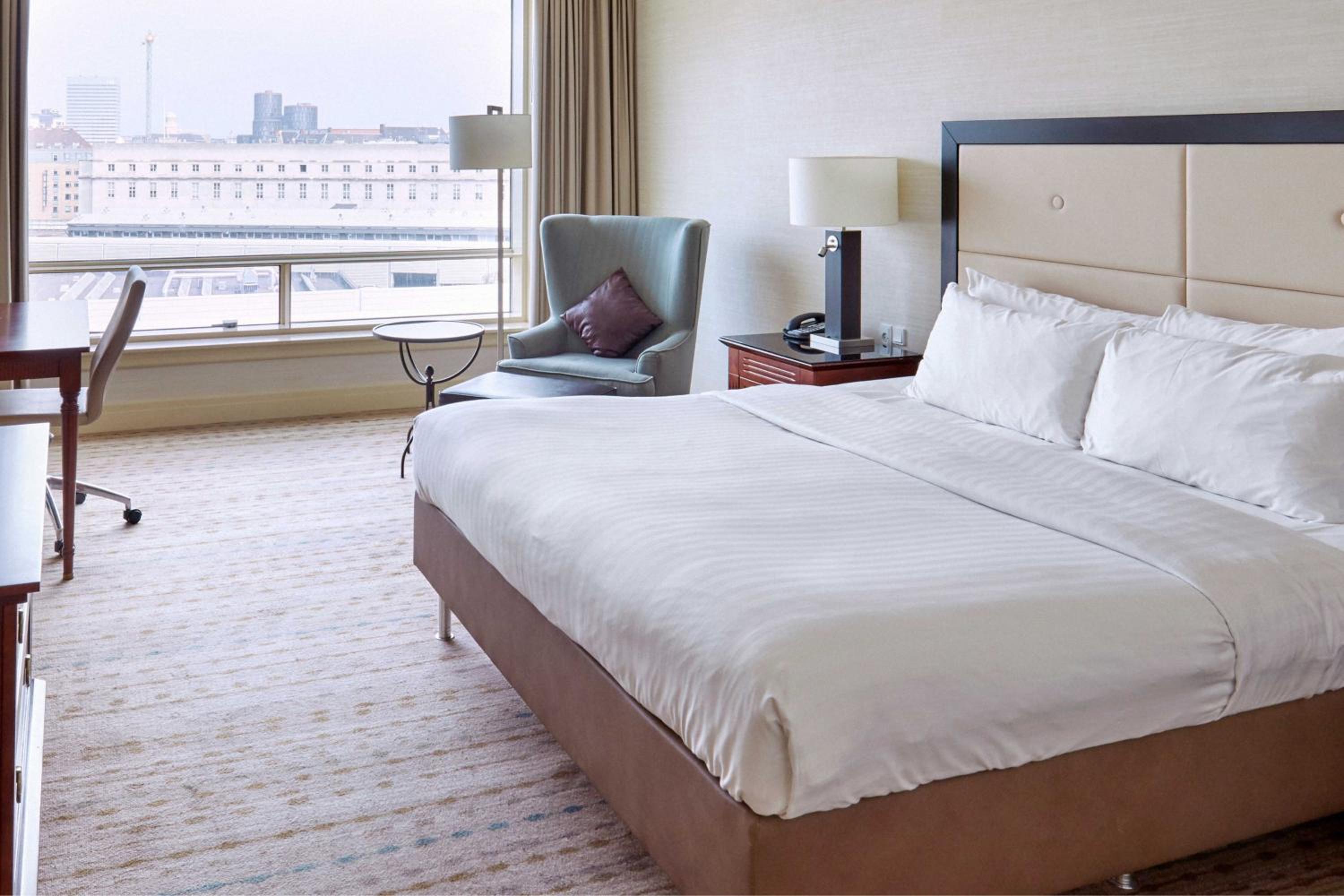 Deluxe Guest Room, 1 King, City View - Photo 7