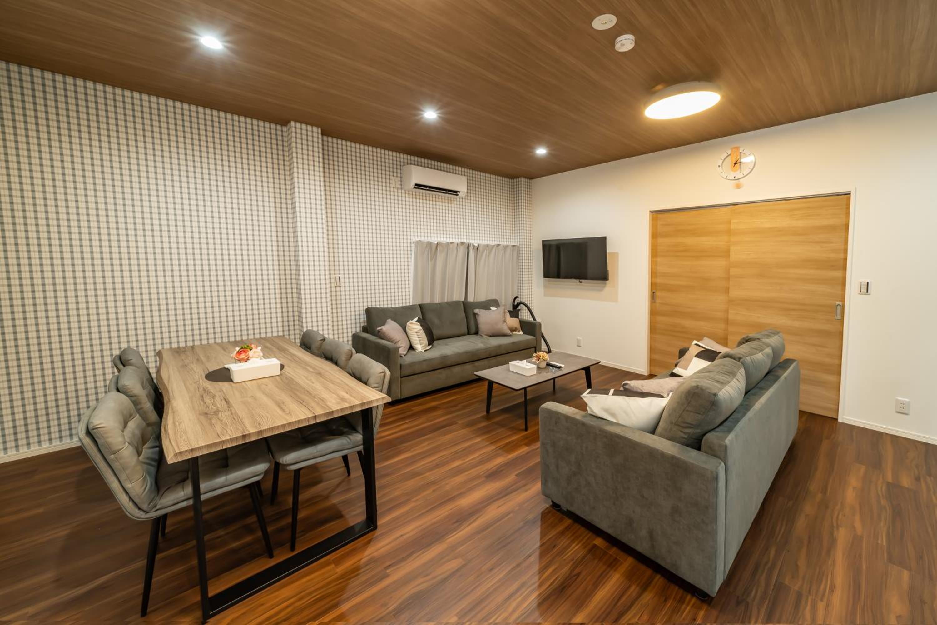 One-Bedroom Apartment - Non-Smoking photo 1