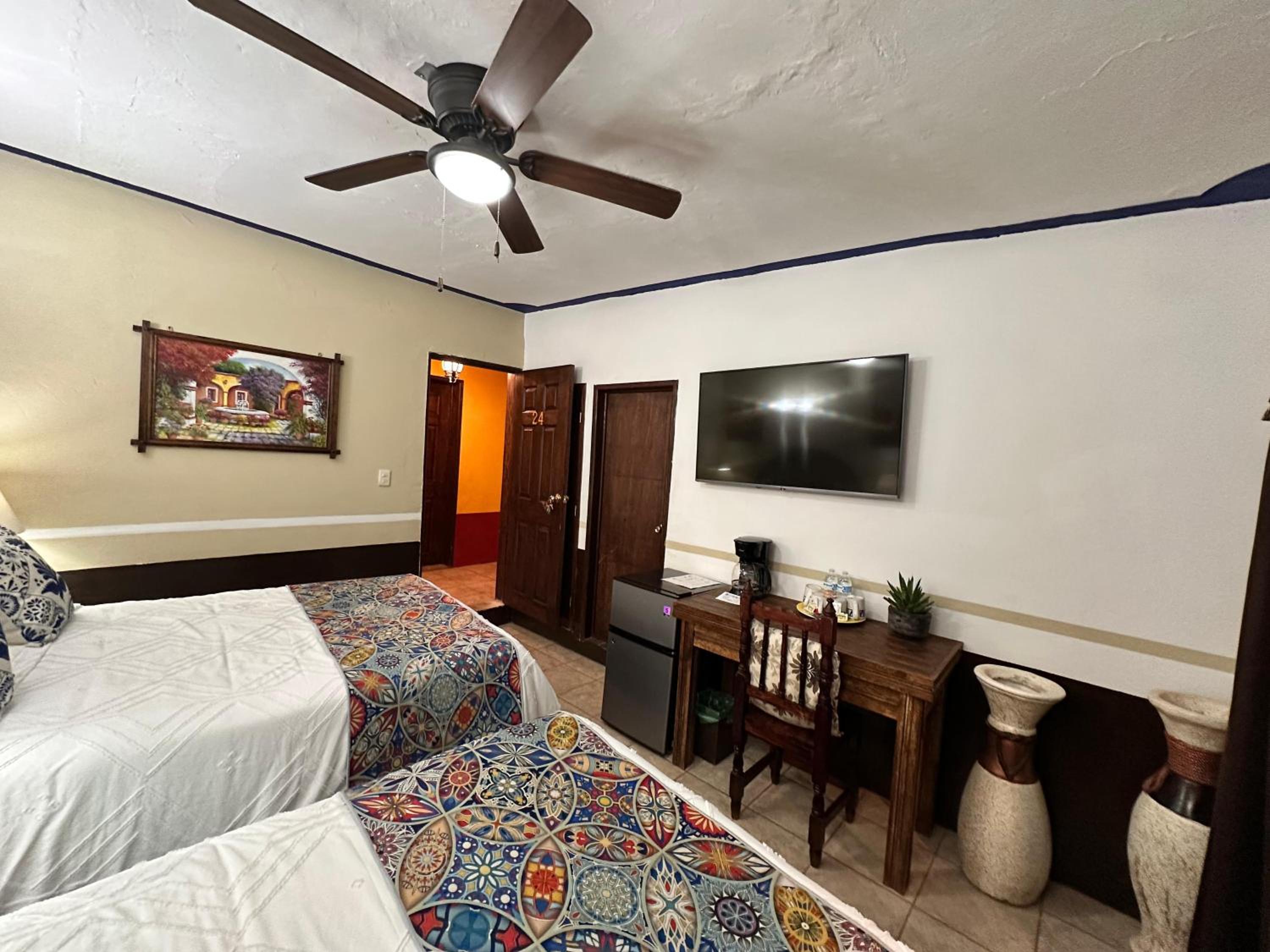 Twin Room - Photo 3