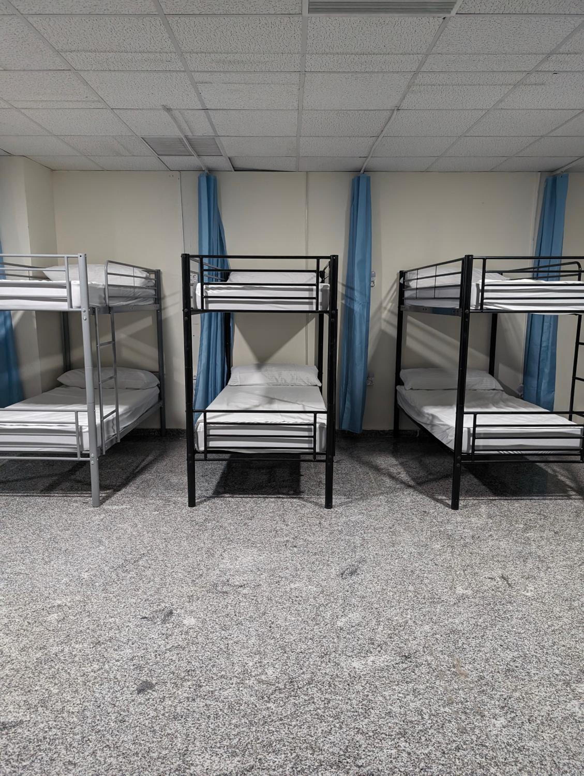 Cama en Dormitorio Mixto de 10 Camas