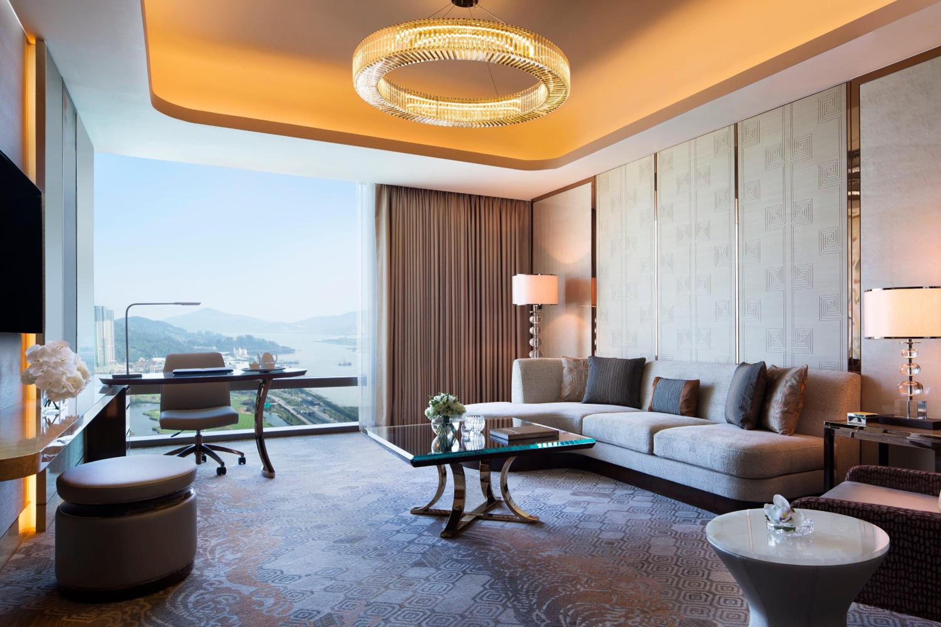 Executive Suite with Lounge Access, 1 King Bed