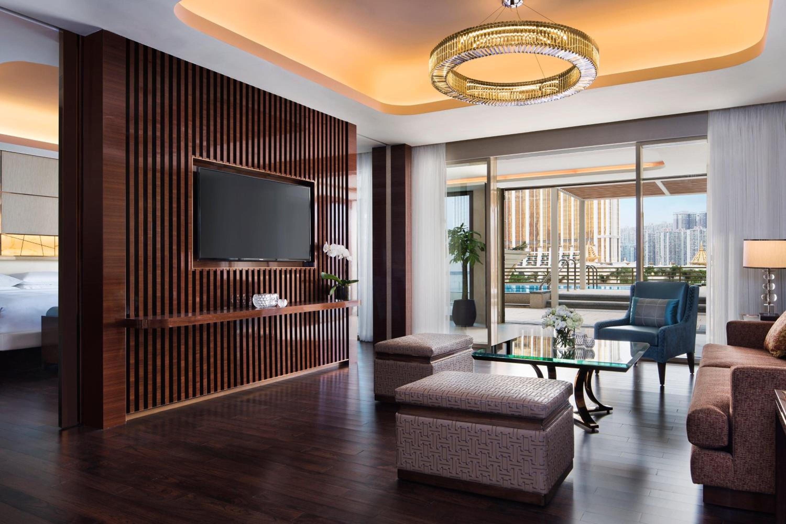 Retreat Pool Suite with Lounge Access photo 1