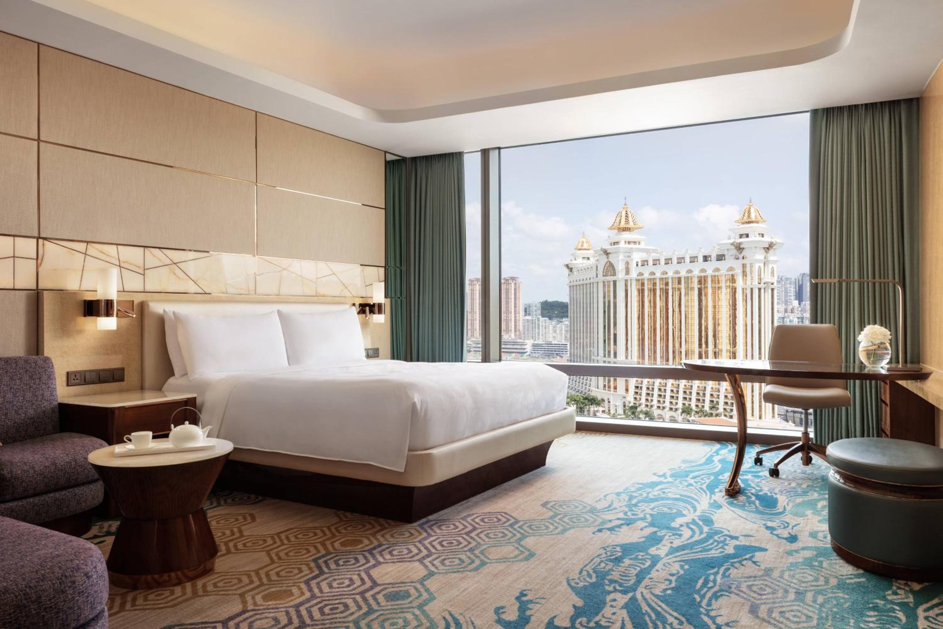 Executive King with Executive Lounge Access