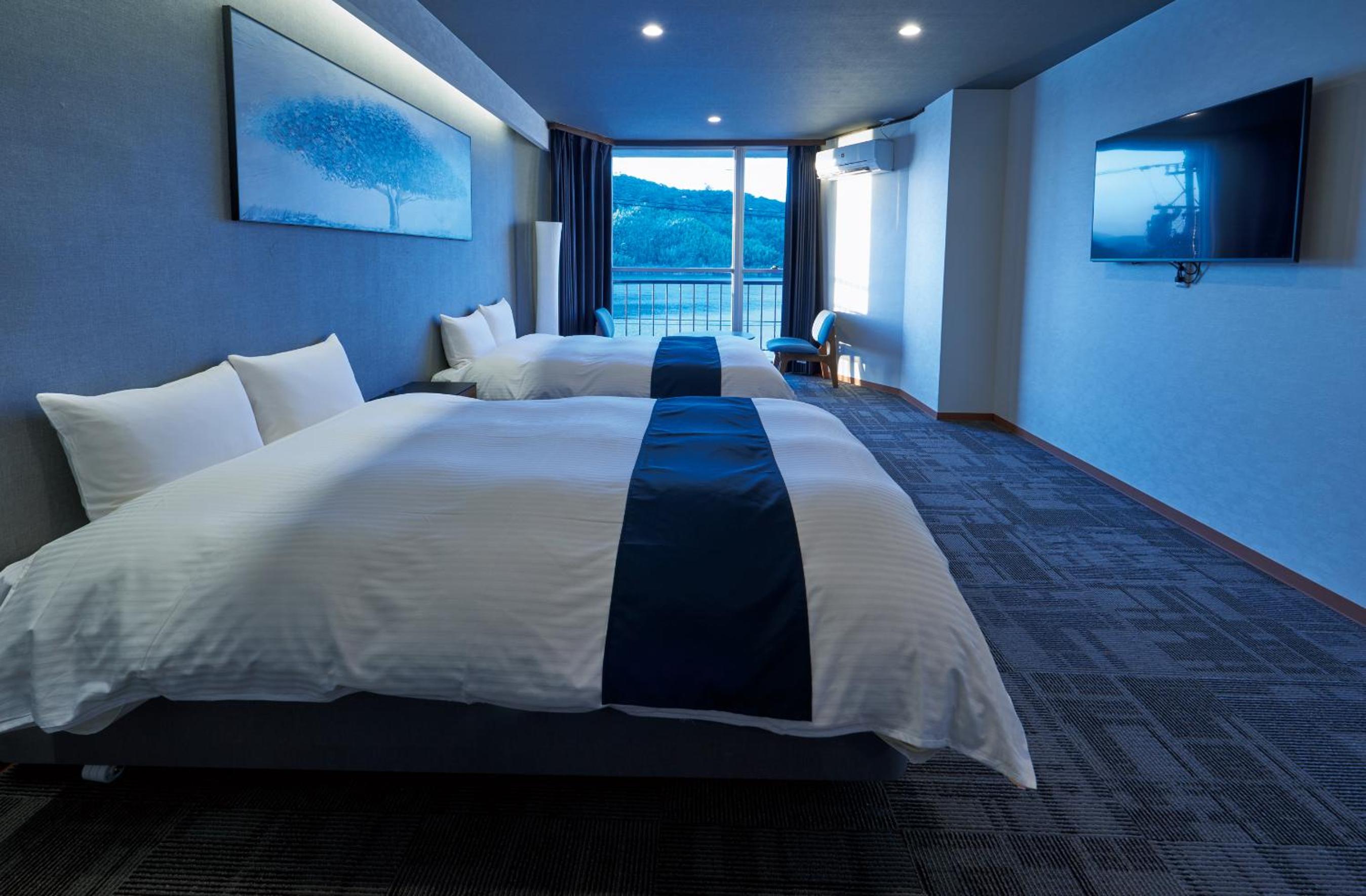 Twin Room with Lake View - Photo 1