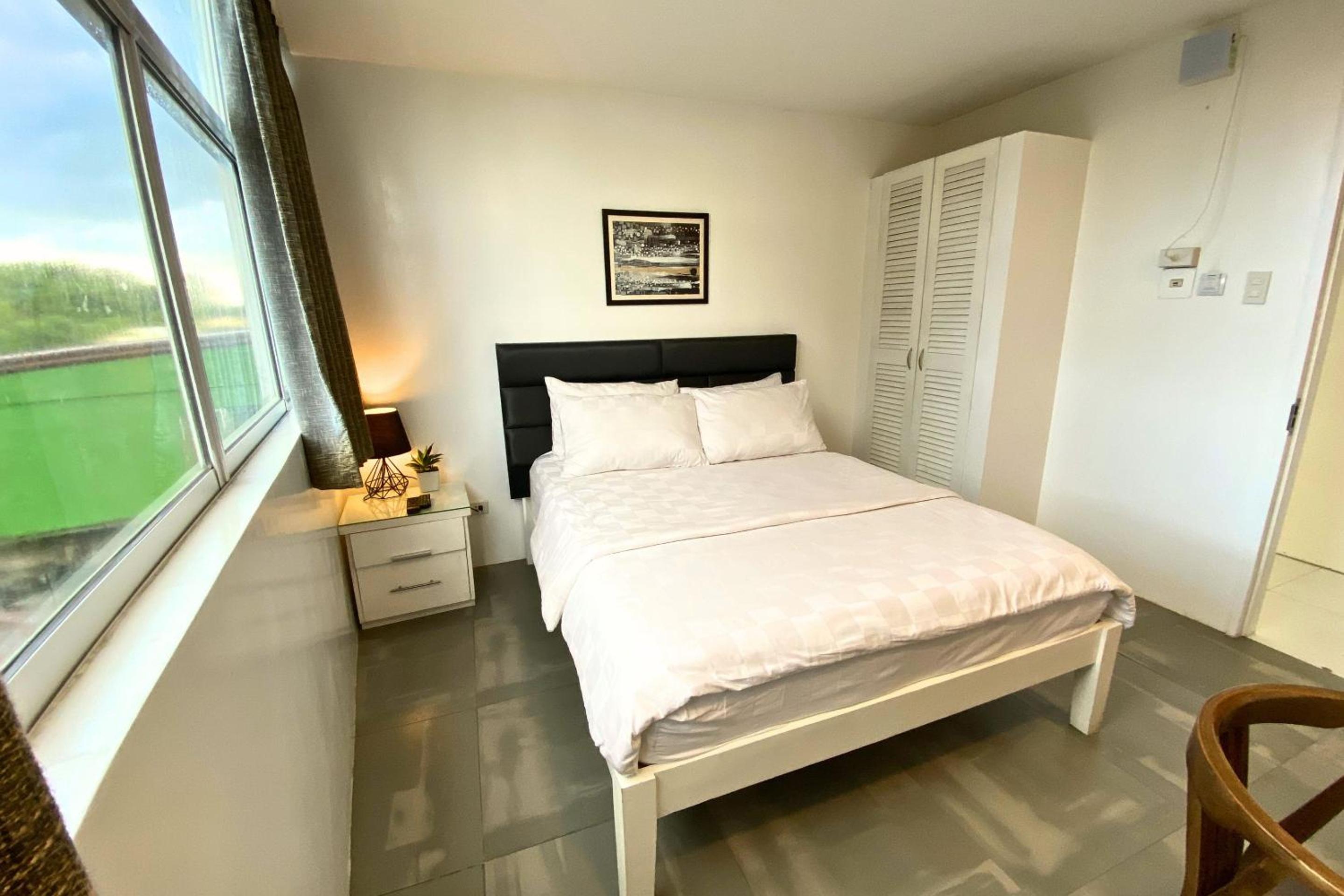 Deluxe Double Room - Photo 9