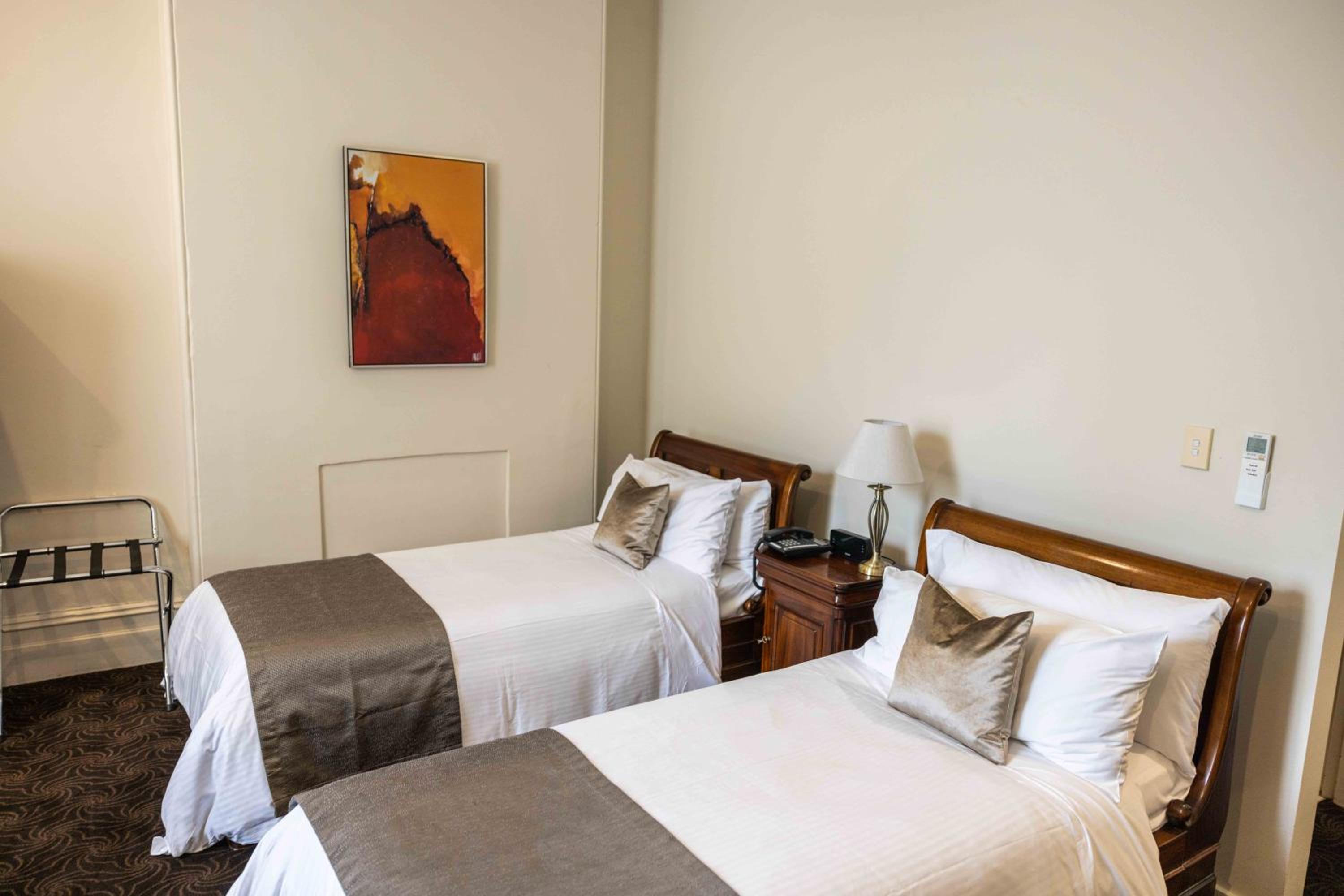 Twin Room thumbnail 5