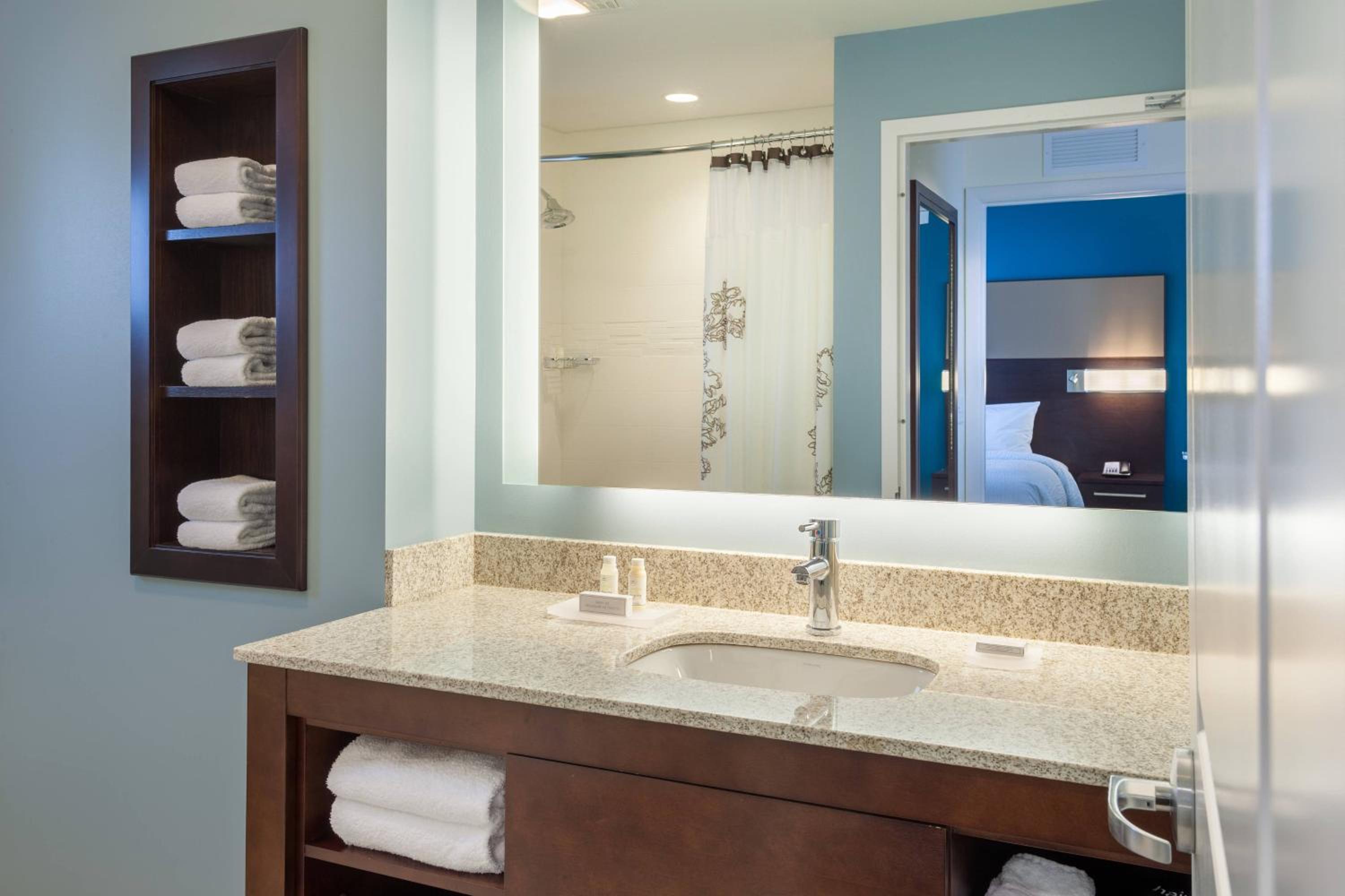 One-Bedroom King Suite with Sofa Bed and Roll-in Shower - Mobility and Hearing Accessible thumbnail 6