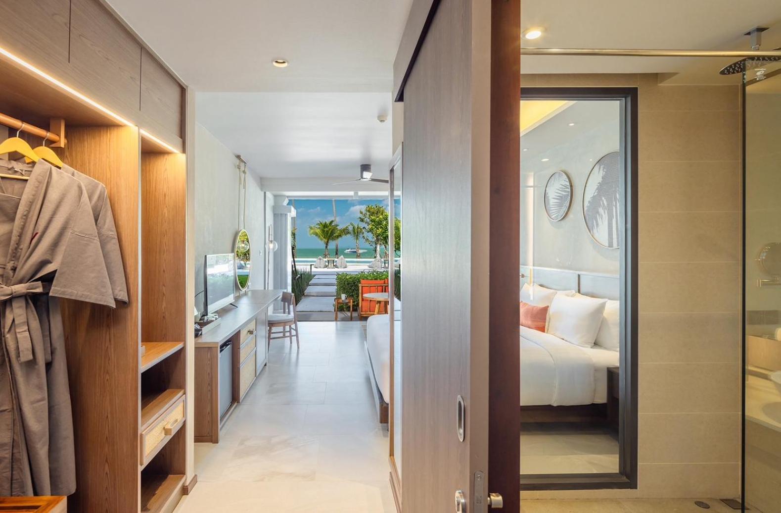 Deluxe Pool Access Sea View - Photo 1