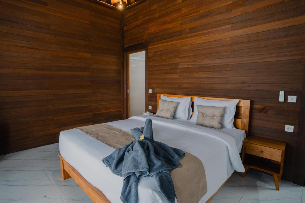 Deluxe Room (2 Adults + 1 Child) - Photo 3