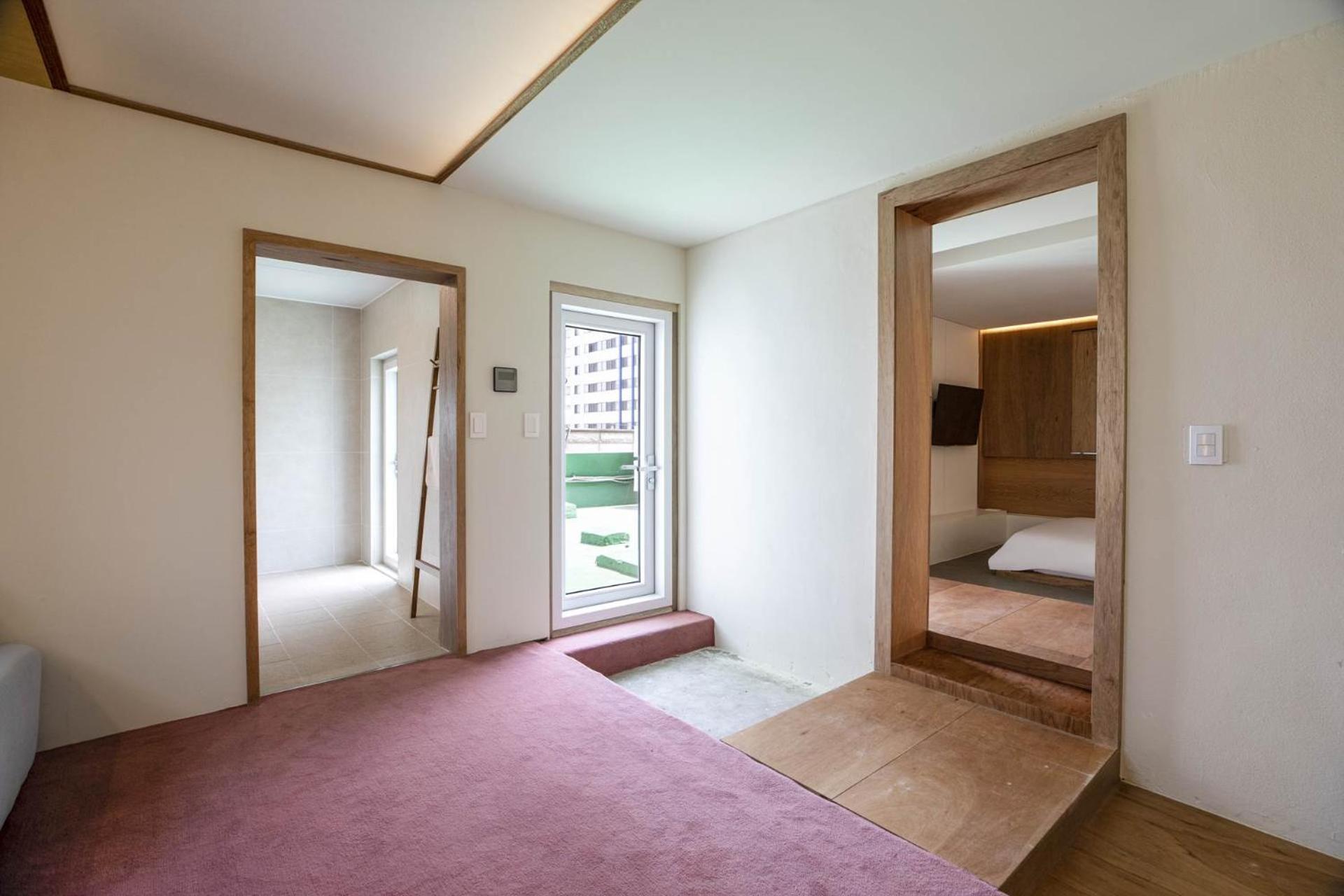 Business Suite - Photo 12