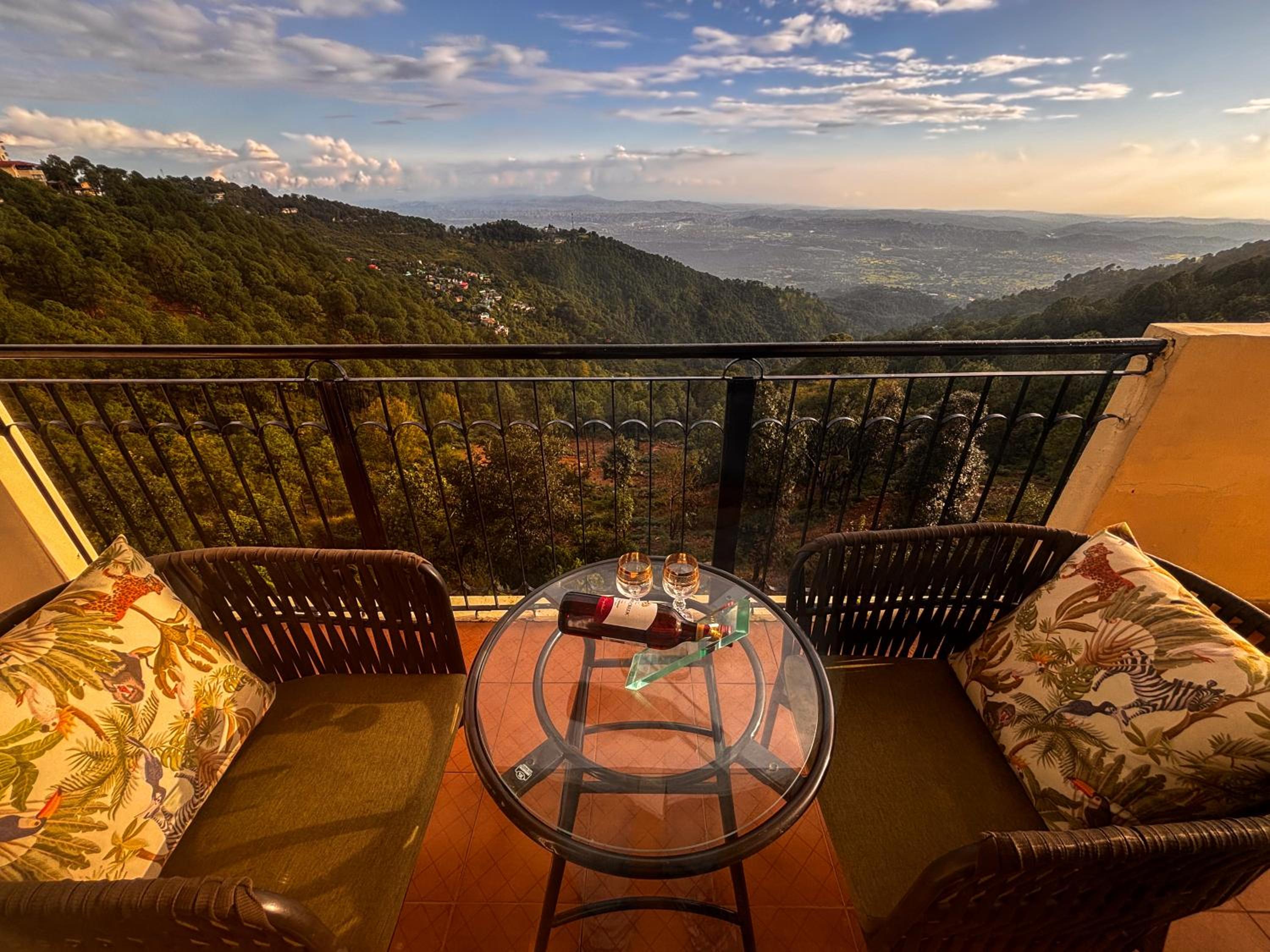 Super Deluxe Valley View Room - Photo 9