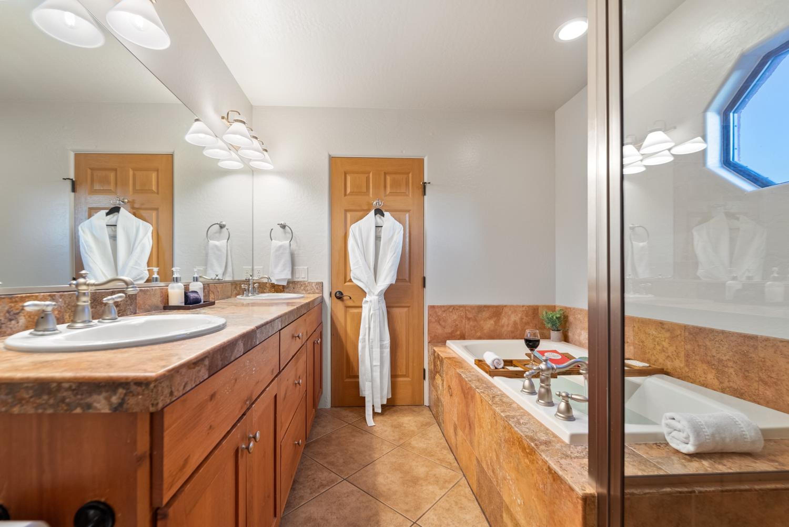 Deluxe Suite - Photo 6