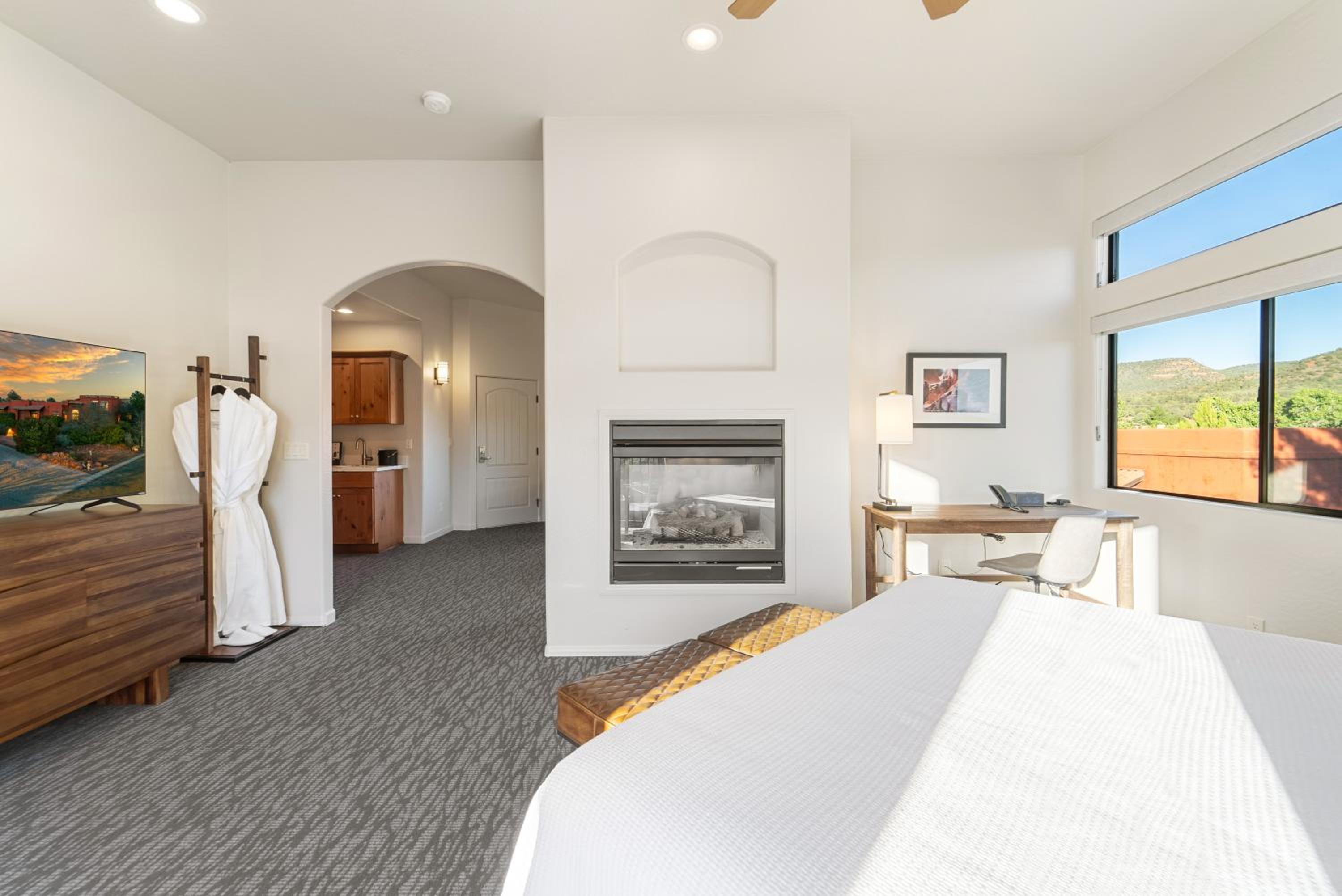 Premium Suite - Photo 2